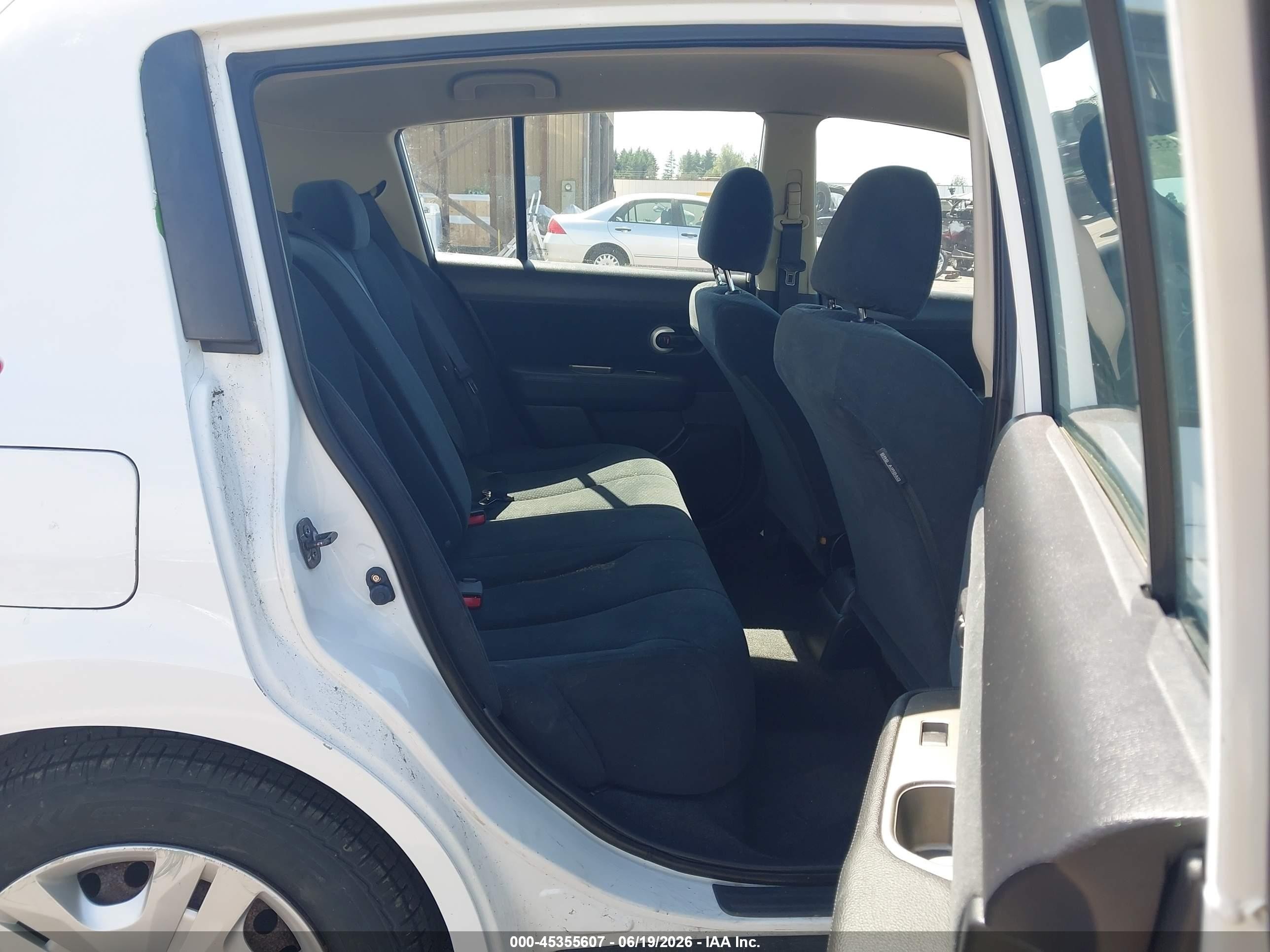 2010 Nissan Versa 1.8s White vin: 3N1BC1CPXAL462149