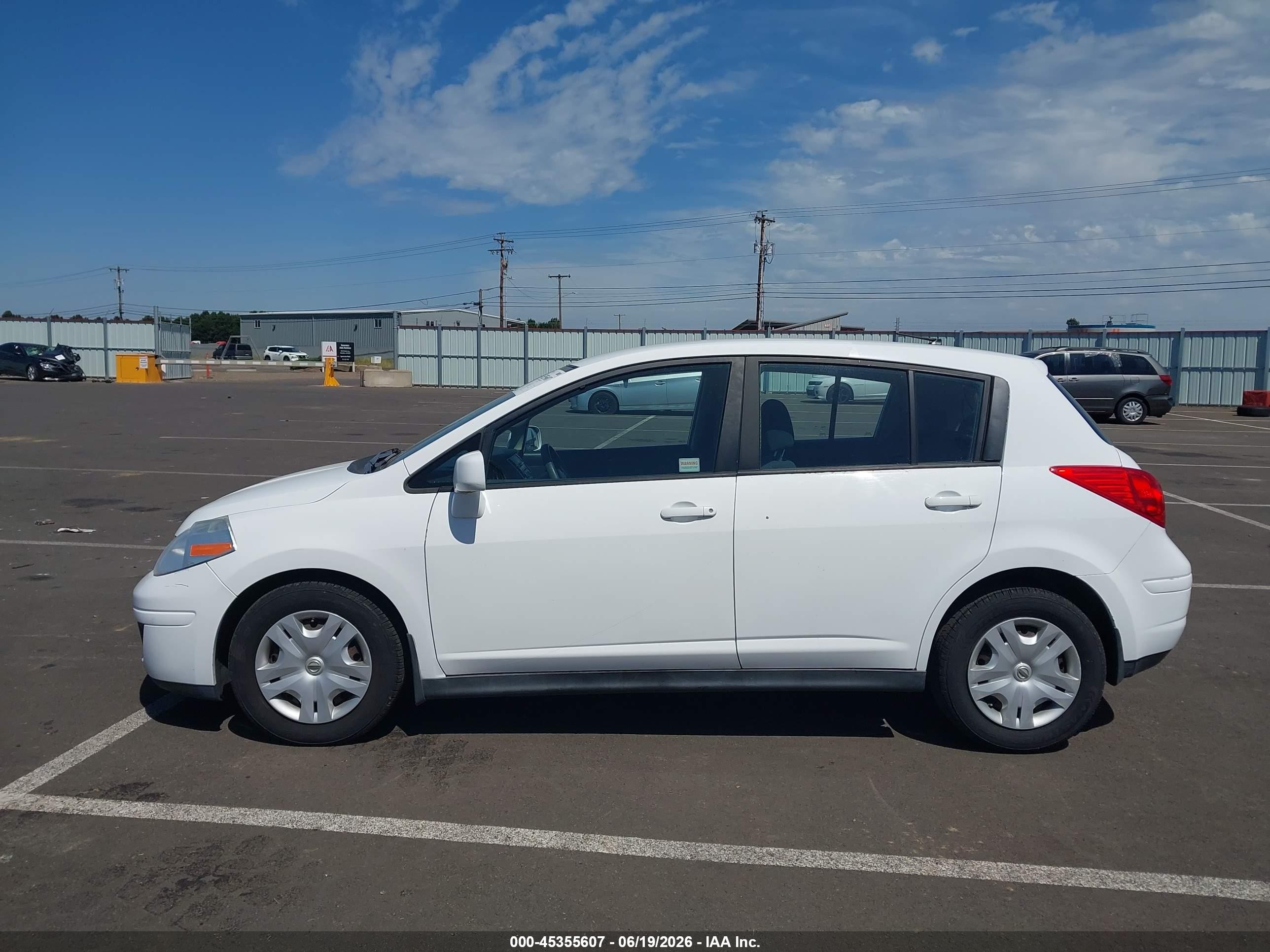2010 Nissan Versa 1.8s White vin: 3N1BC1CPXAL462149