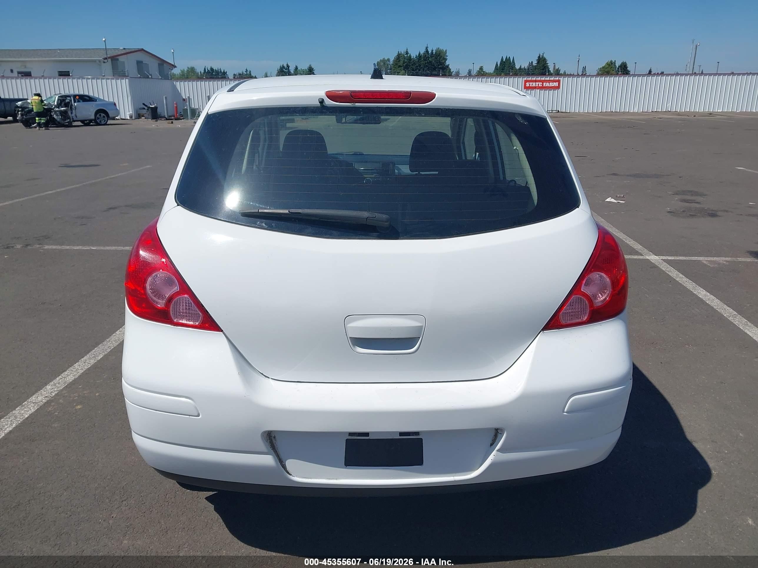 2010 Nissan Versa 1.8s White vin: 3N1BC1CPXAL462149