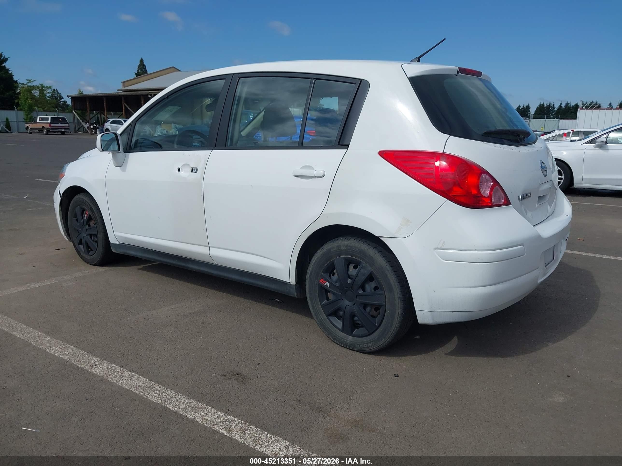 2011 Nissan Versa 1.8s White vin: 3N1BC1CPXBL358570