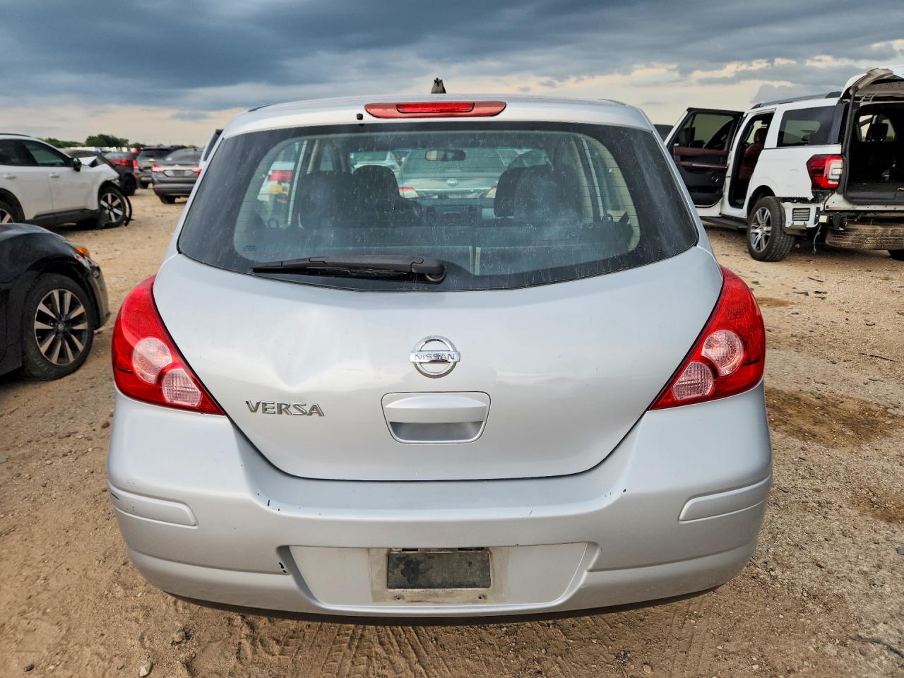 2011 Nissan Versa 1.8 S Silver vin: 3N1BC1CPXBL359766