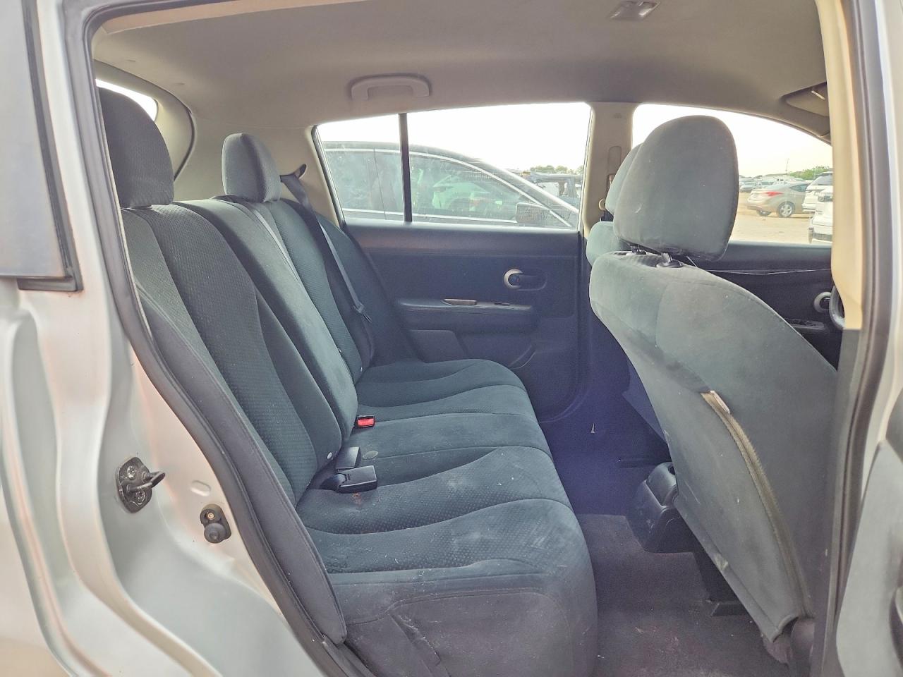 2011 Nissan Versa 1.8 S Silver vin: 3N1BC1CPXBL359766