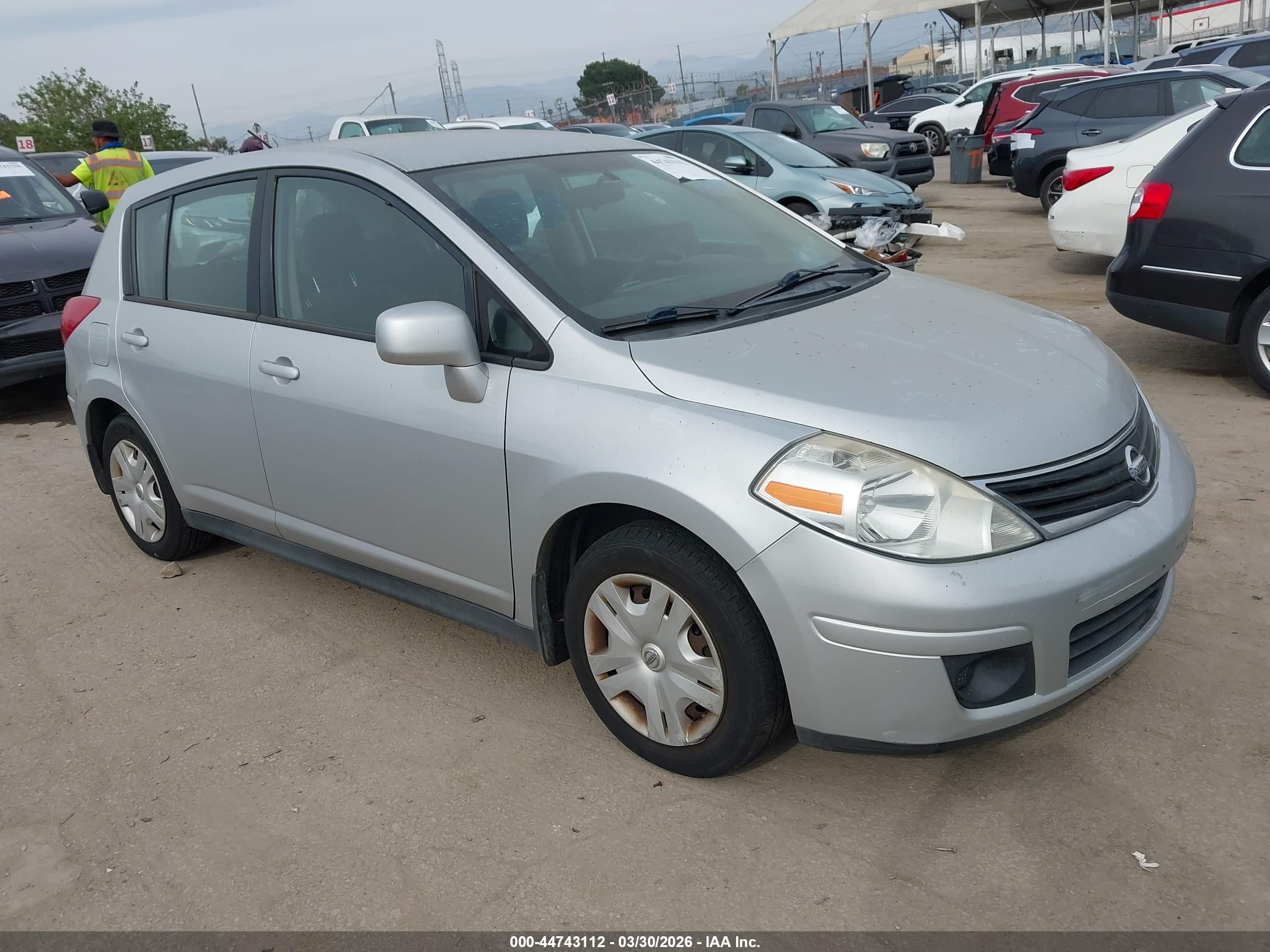 2011 Nissan Versa 1.8s Silver vin: 3N1BC1CPXBL367432