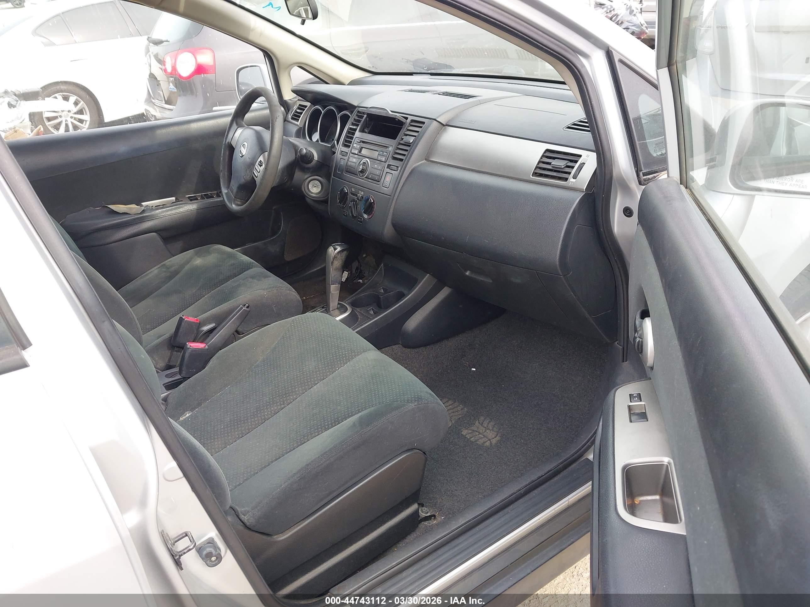 2011 Nissan Versa 1.8s Silver vin: 3N1BC1CPXBL367432