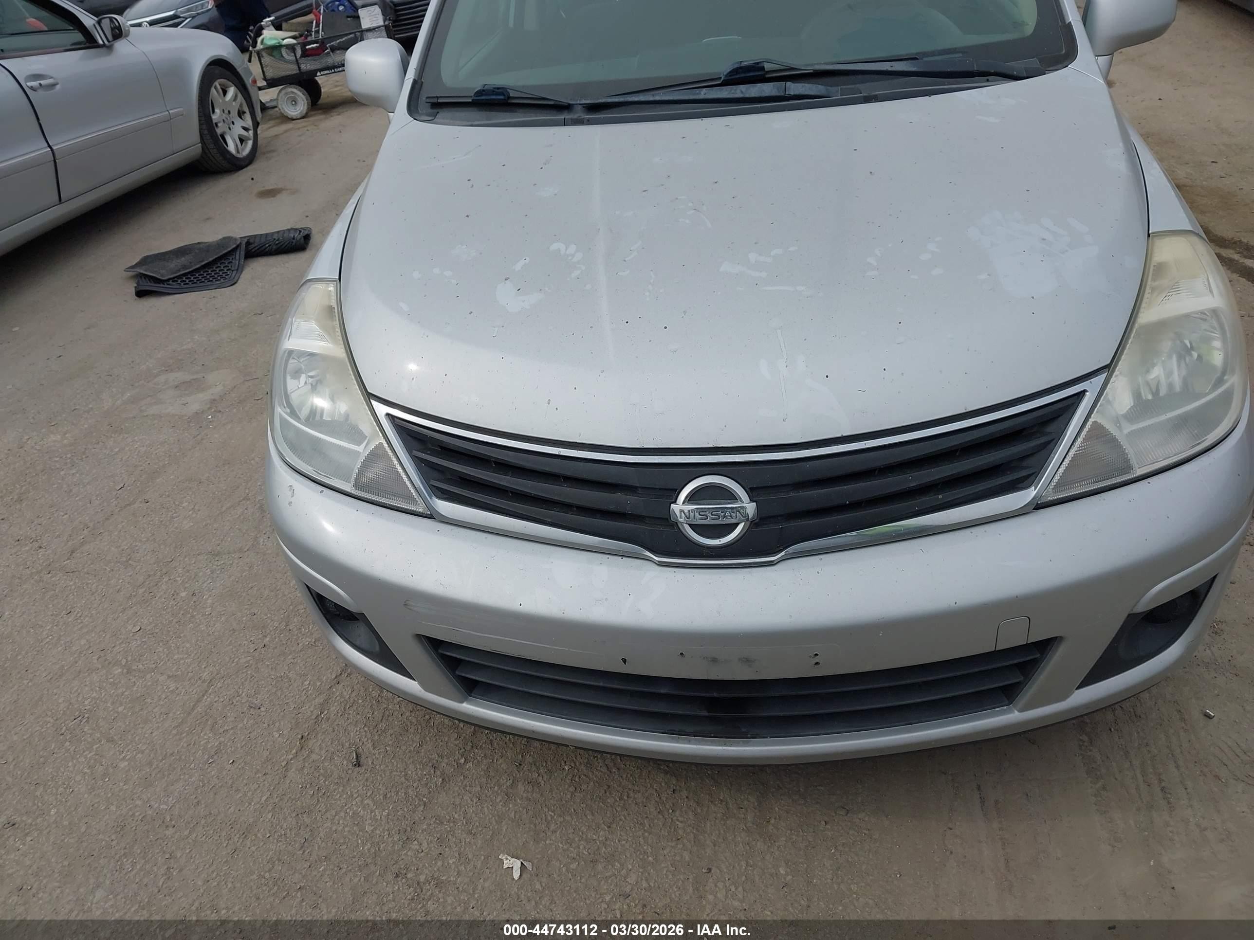 2011 Nissan Versa 1.8s Silver vin: 3N1BC1CPXBL367432