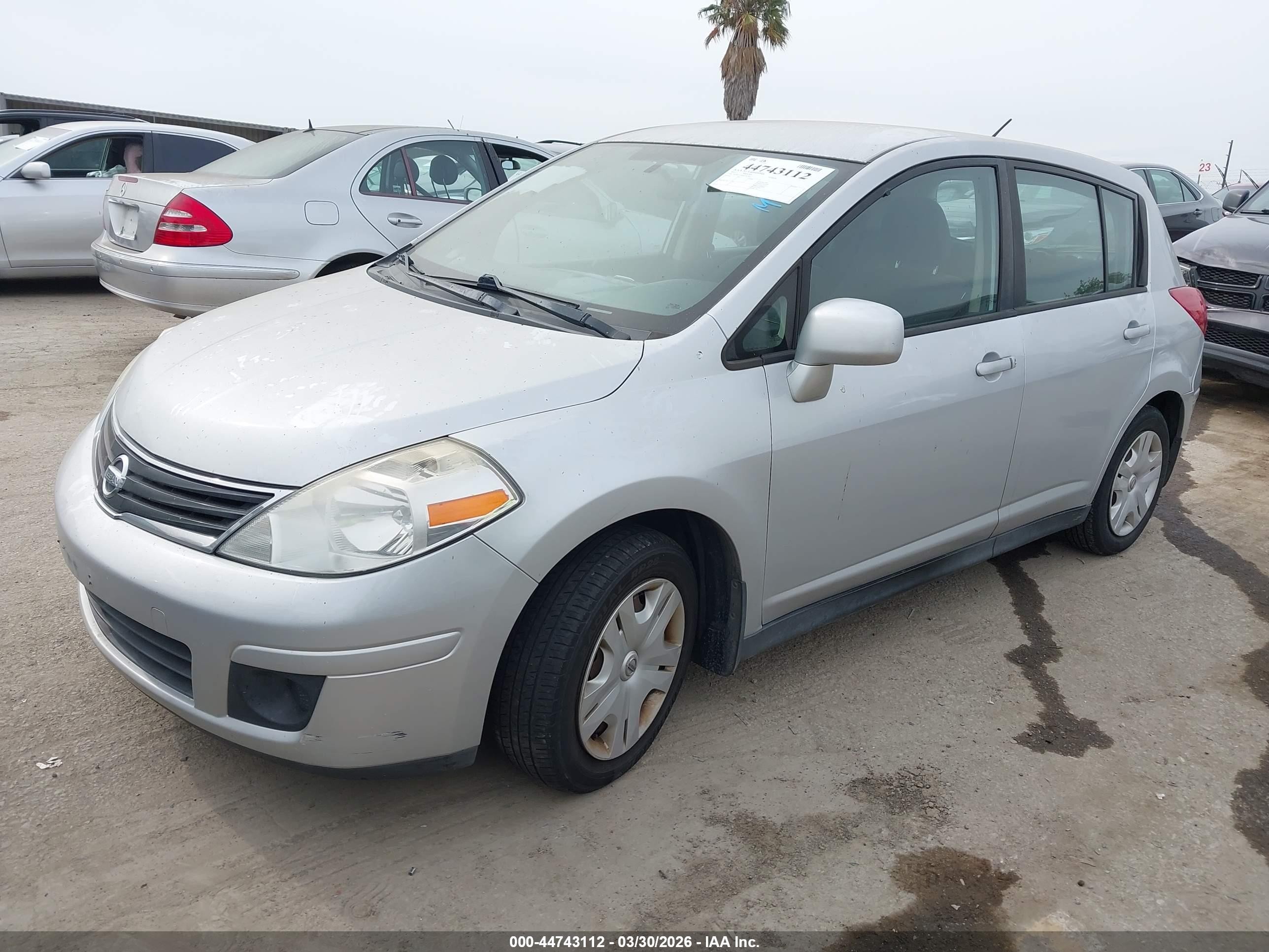 2011 Nissan Versa 1.8s Silver vin: 3N1BC1CPXBL367432