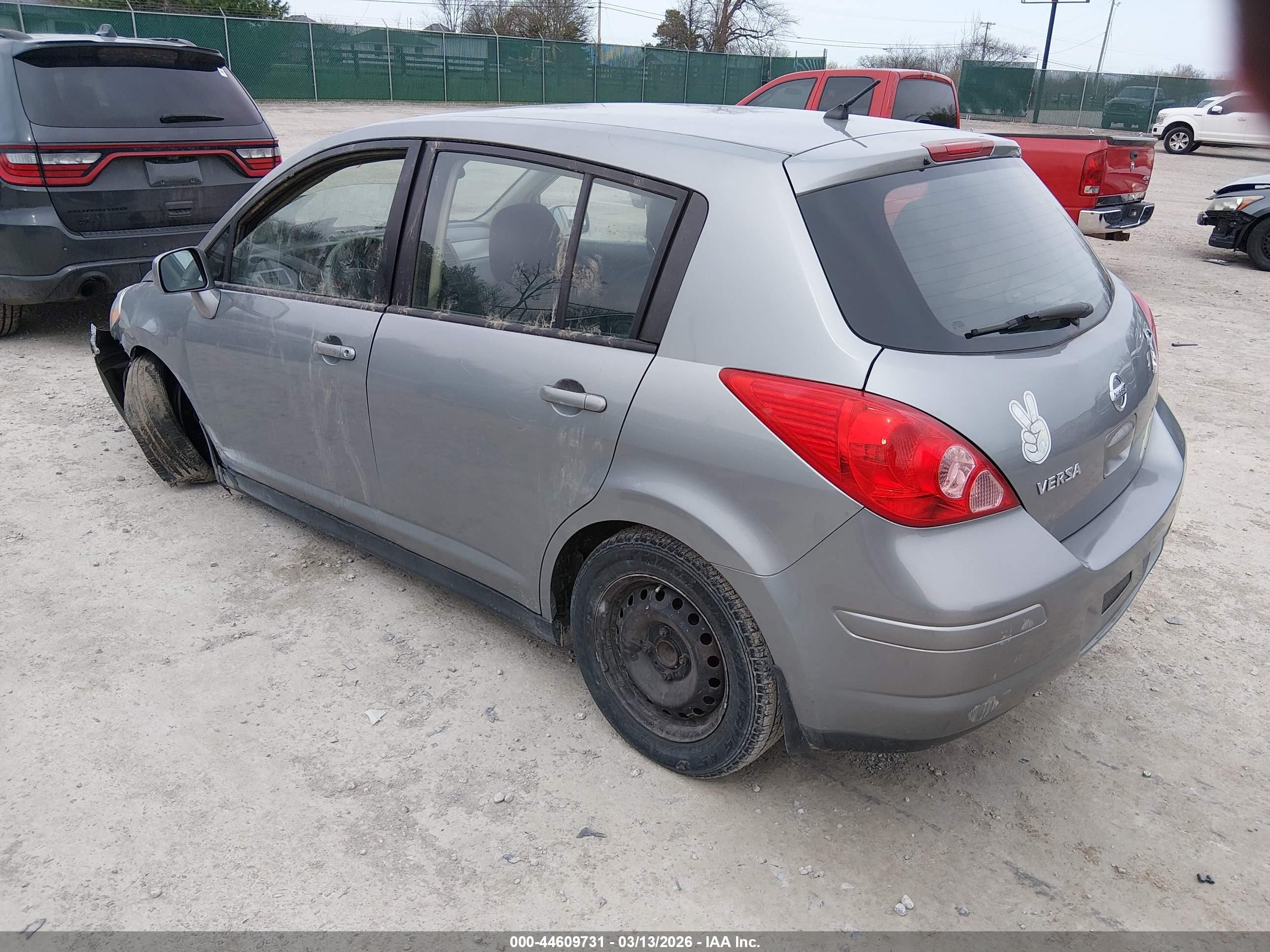 2011 Nissan Versa 1.8s Silver vin: 3N1BC1CPXBL394419