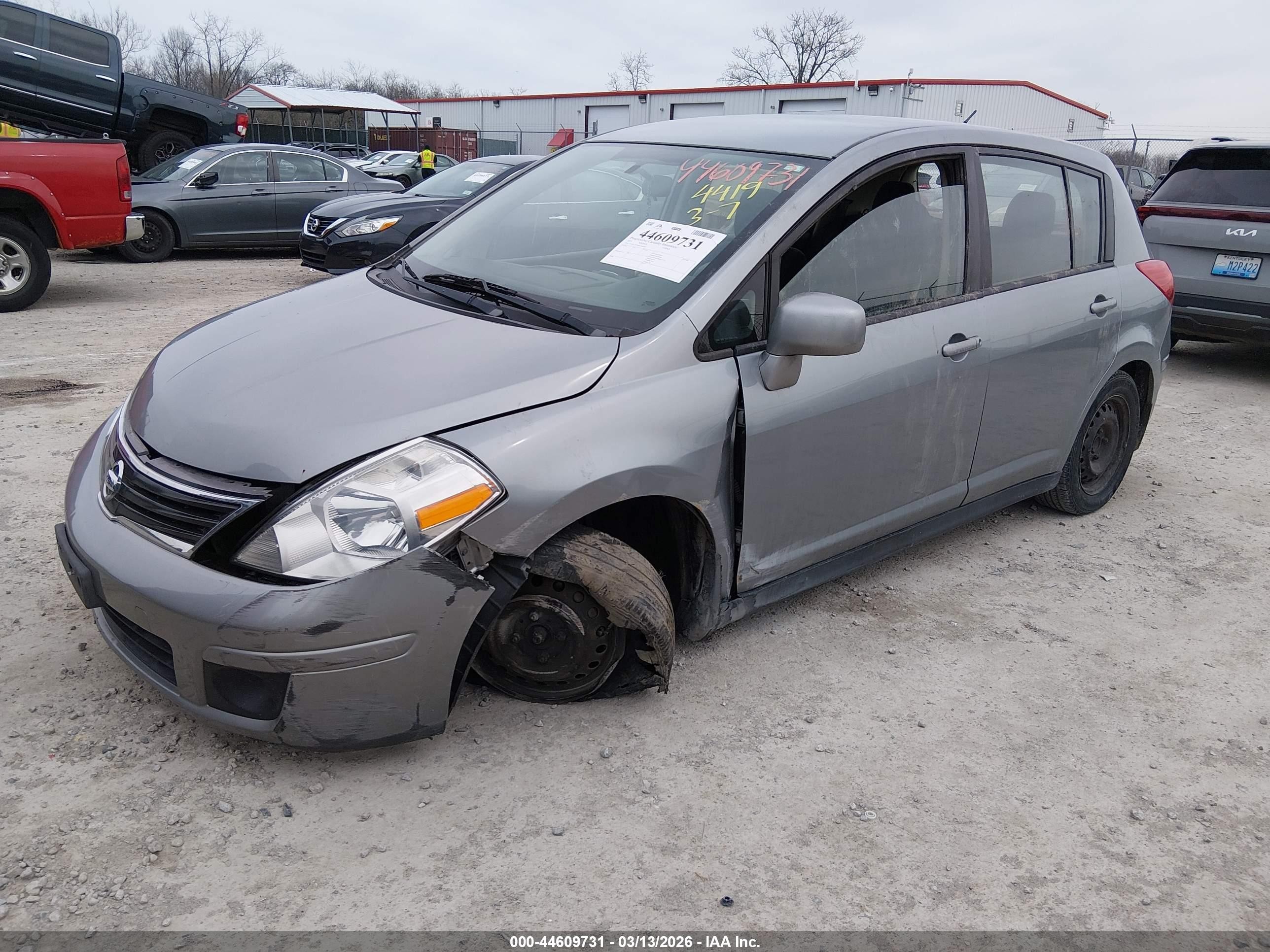2011 Nissan Versa 1.8s Silver vin: 3N1BC1CPXBL394419