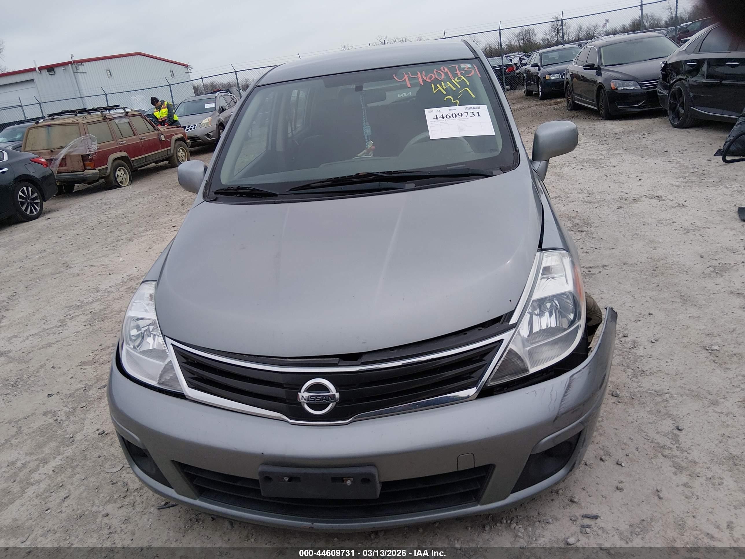 2011 Nissan Versa 1.8s Silver vin: 3N1BC1CPXBL394419