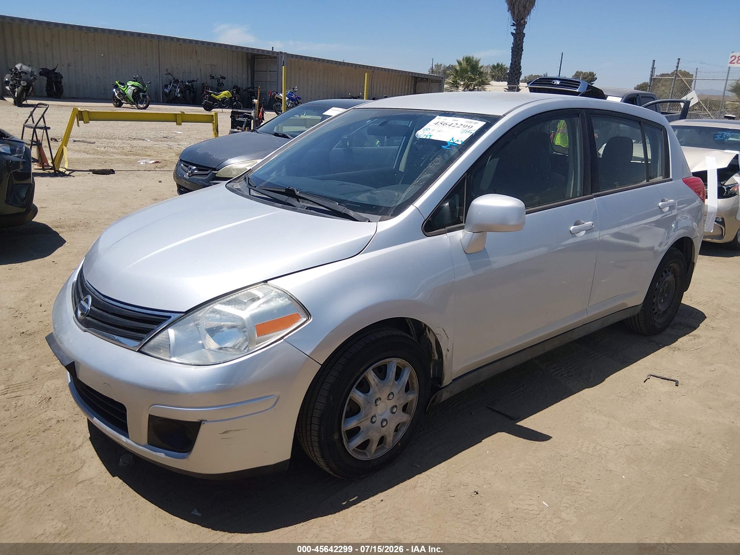2011 Nissan Versa 1.8s Silver vin: 3N1BC1CPXBL425412