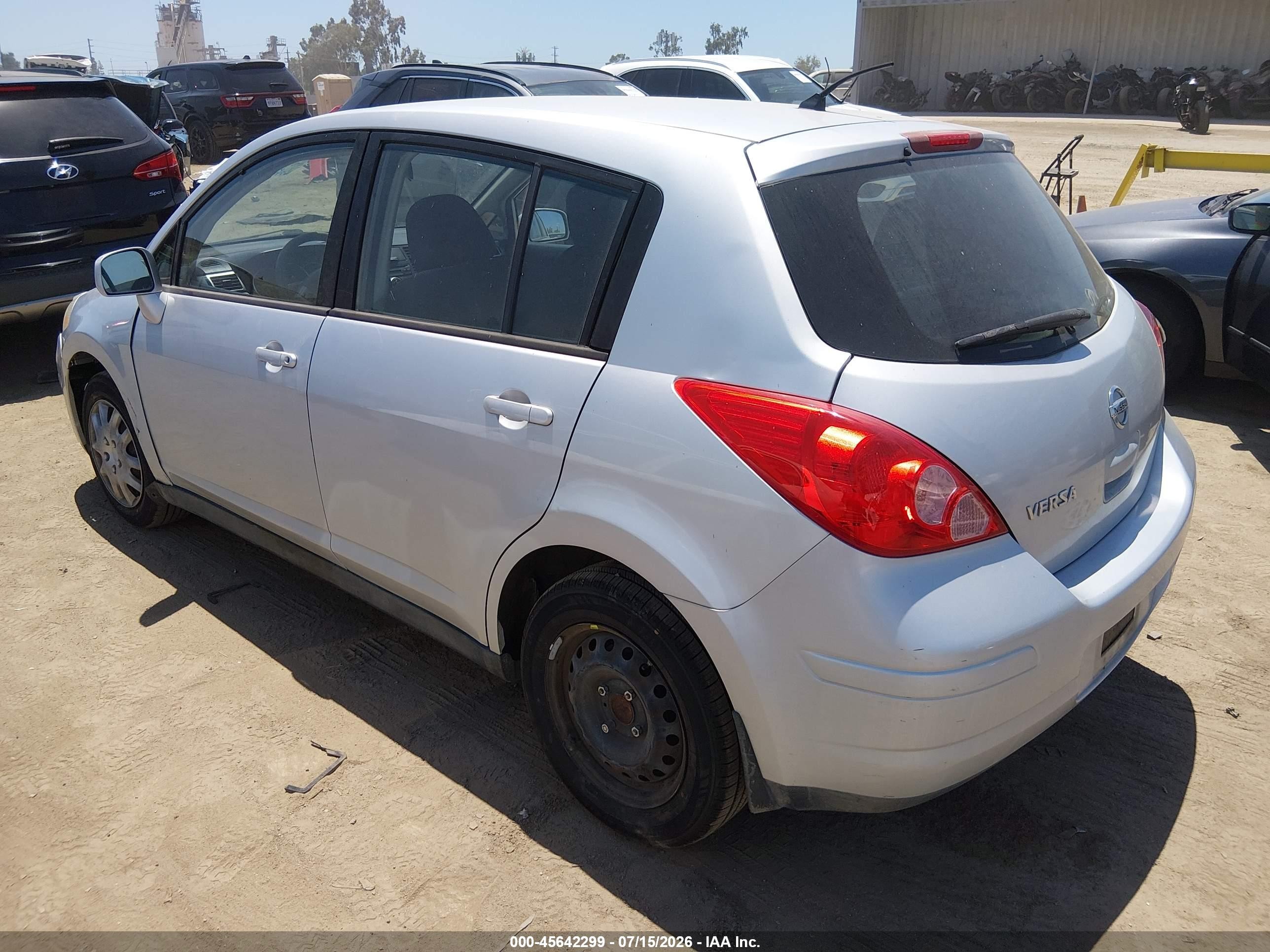 2011 Nissan Versa 1.8s Silver vin: 3N1BC1CPXBL425412