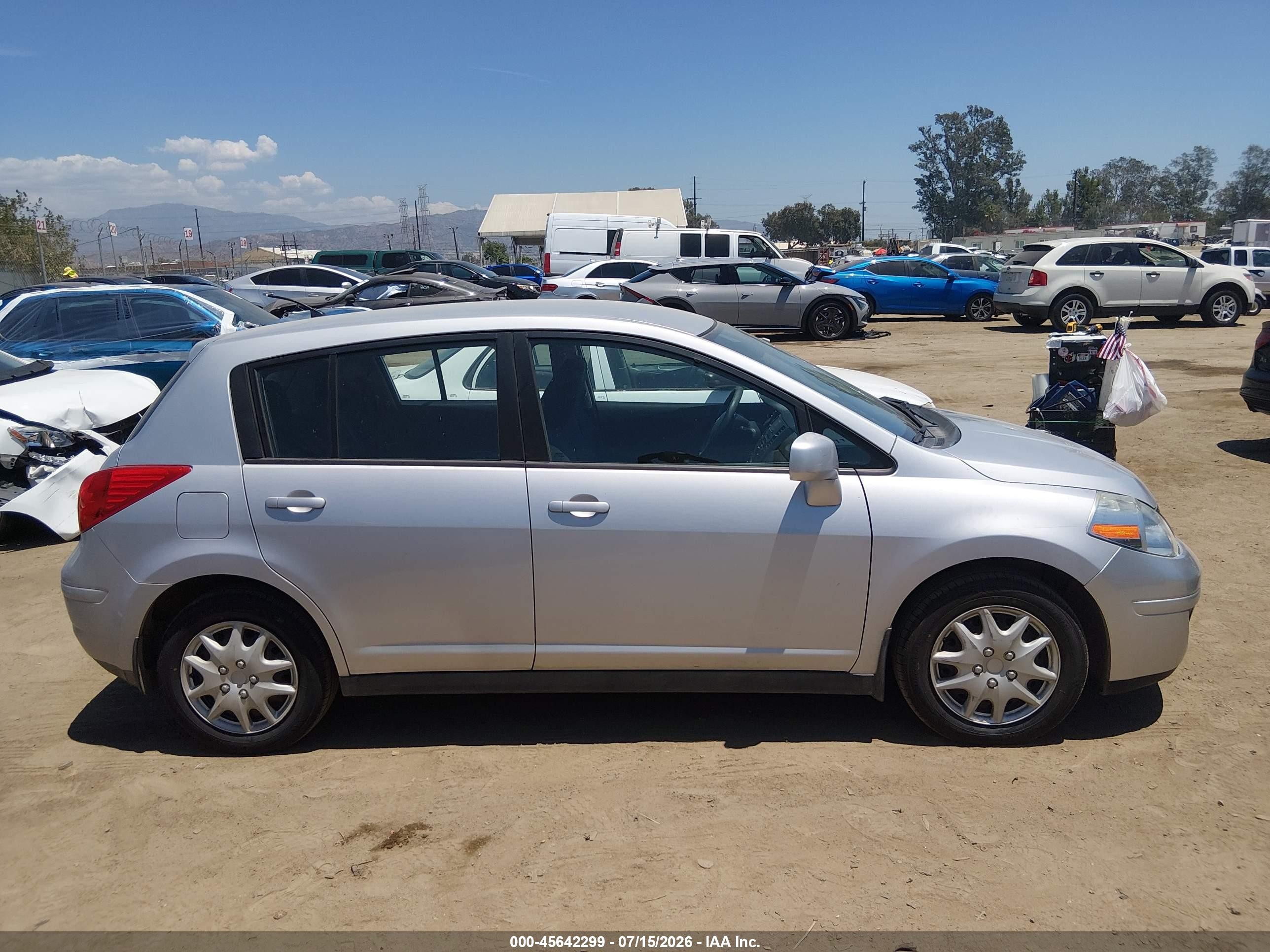 2011 Nissan Versa 1.8s Silver vin: 3N1BC1CPXBL425412