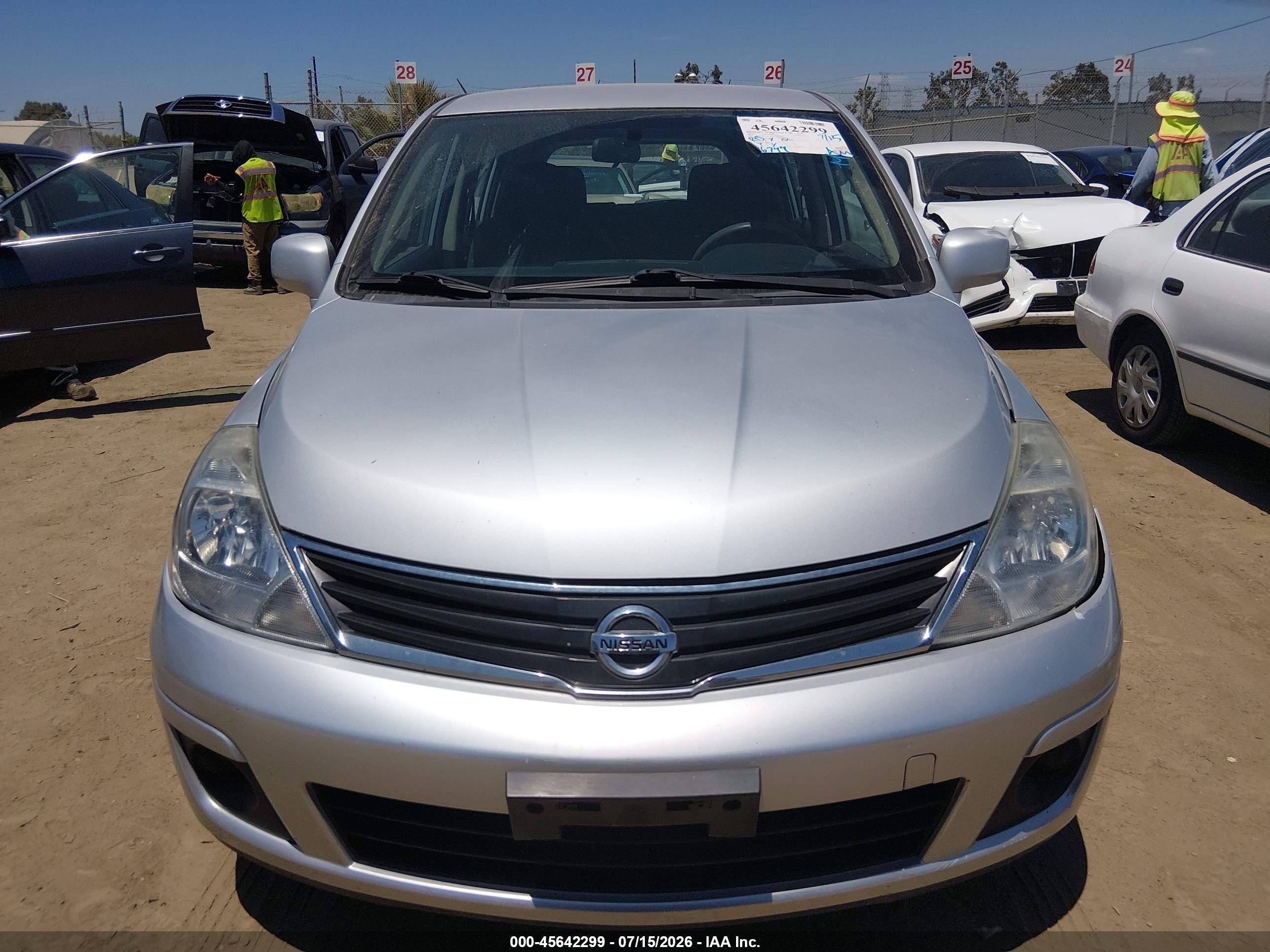 2011 Nissan Versa 1.8s Silver vin: 3N1BC1CPXBL425412