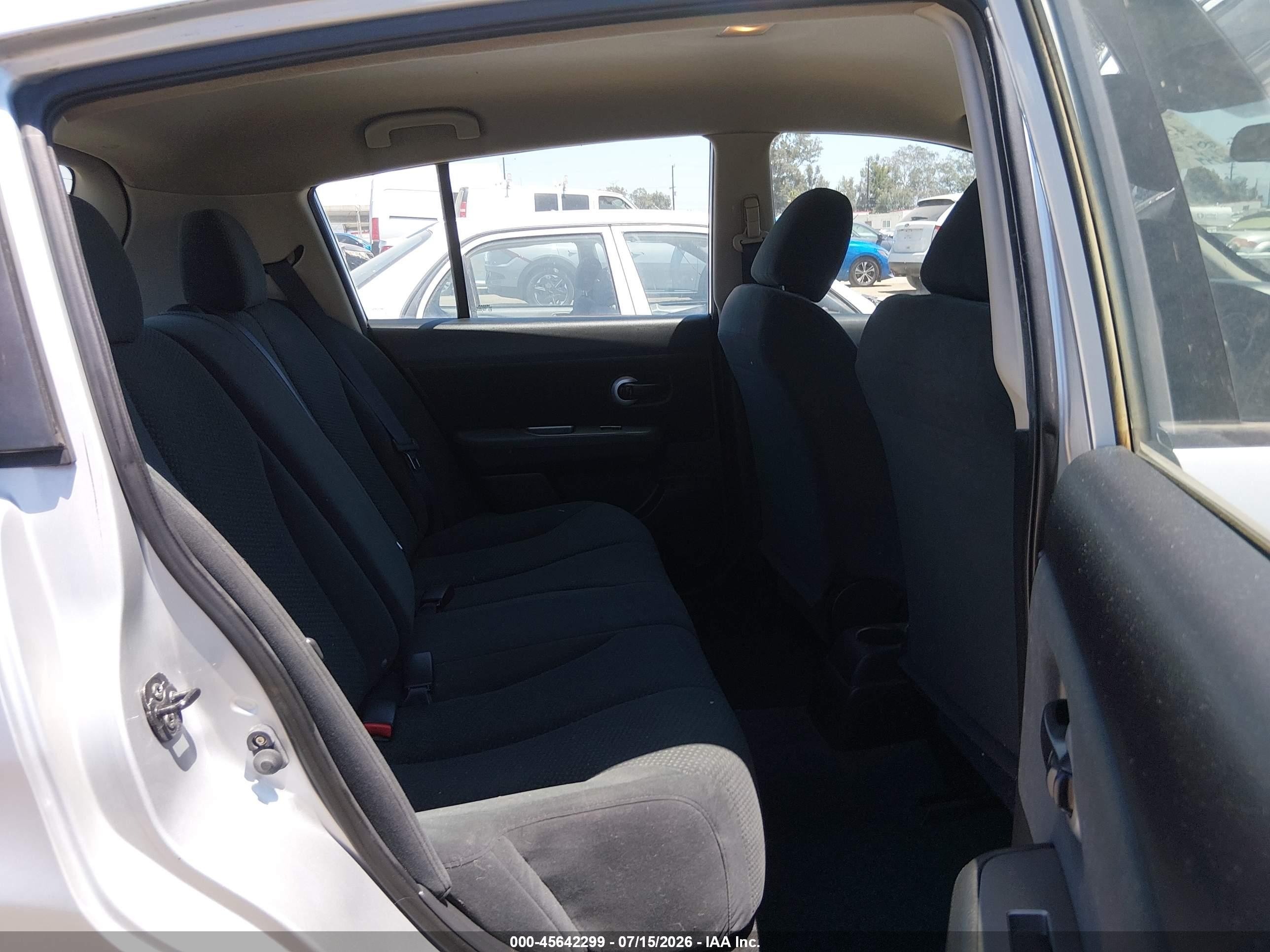 2011 Nissan Versa 1.8s Silver vin: 3N1BC1CPXBL425412