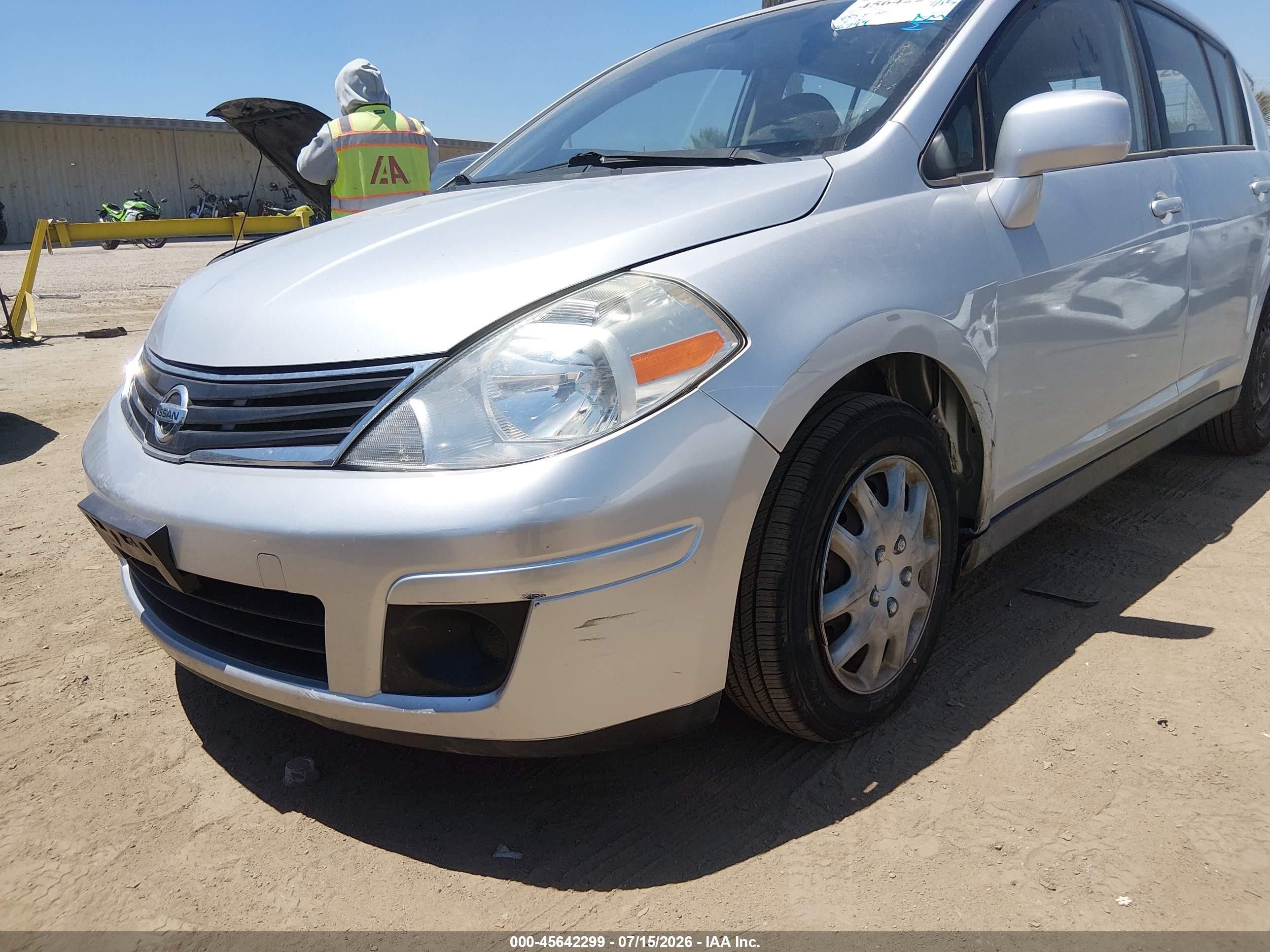 2011 Nissan Versa 1.8s Silver vin: 3N1BC1CPXBL425412
