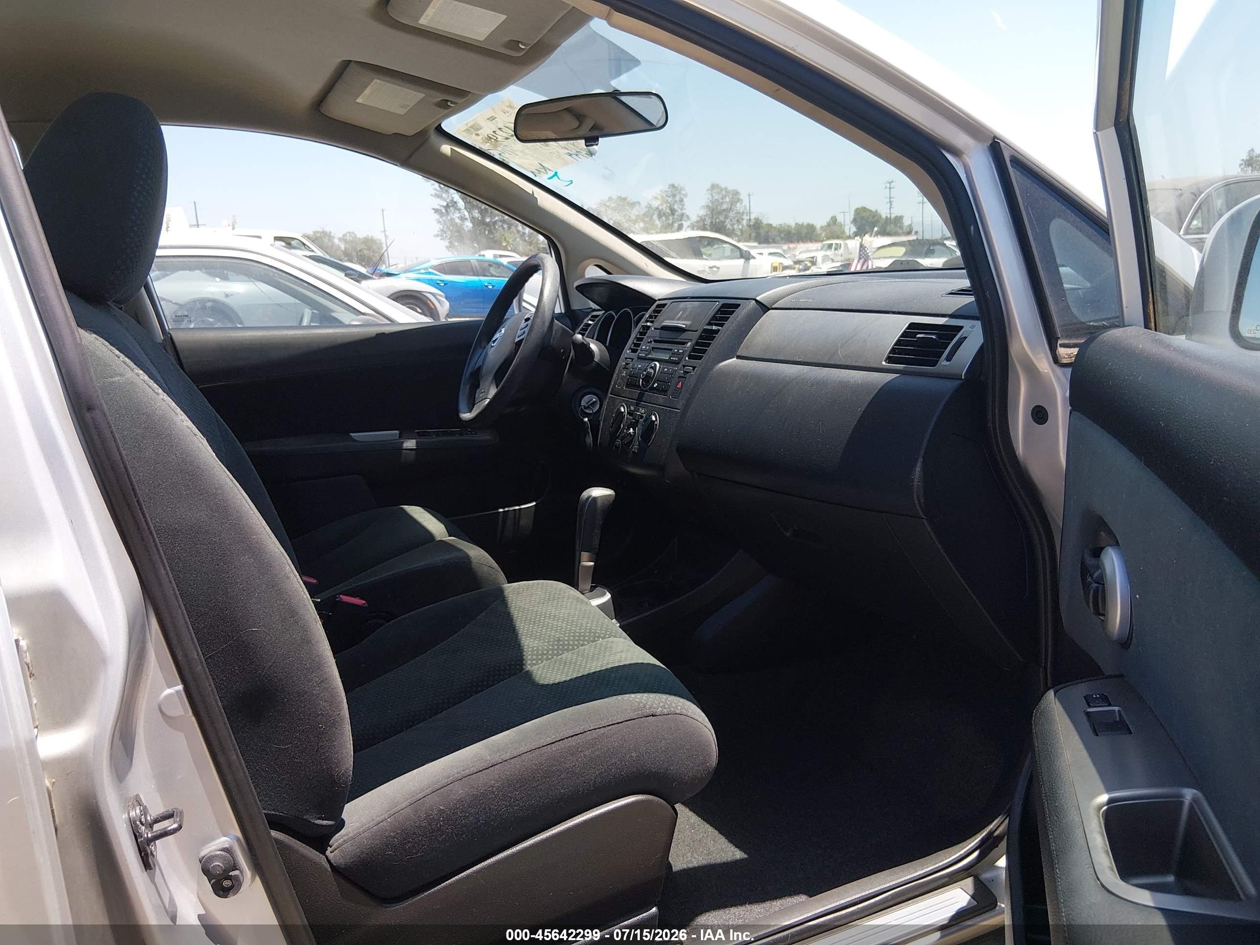 2011 Nissan Versa 1.8s Silver vin: 3N1BC1CPXBL425412
