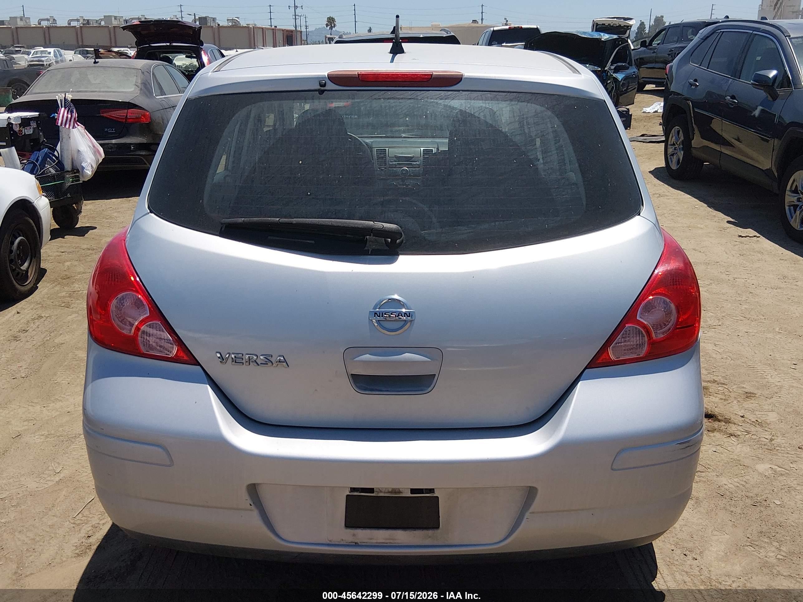 2011 Nissan Versa 1.8s Silver vin: 3N1BC1CPXBL425412
