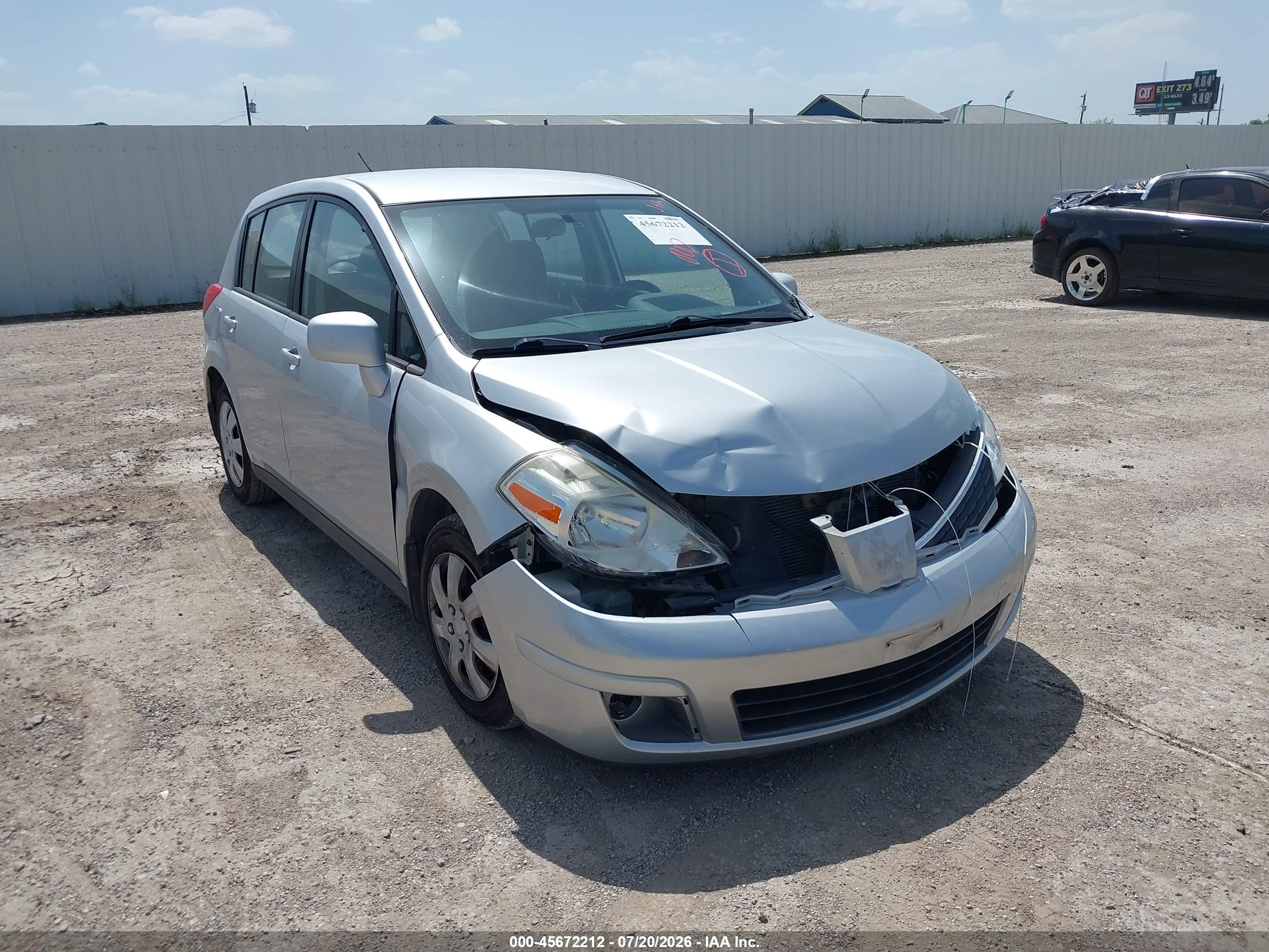 2011 Nissan Versa 1.8s Серебряный vin: 3N1BC1CPXBL442176