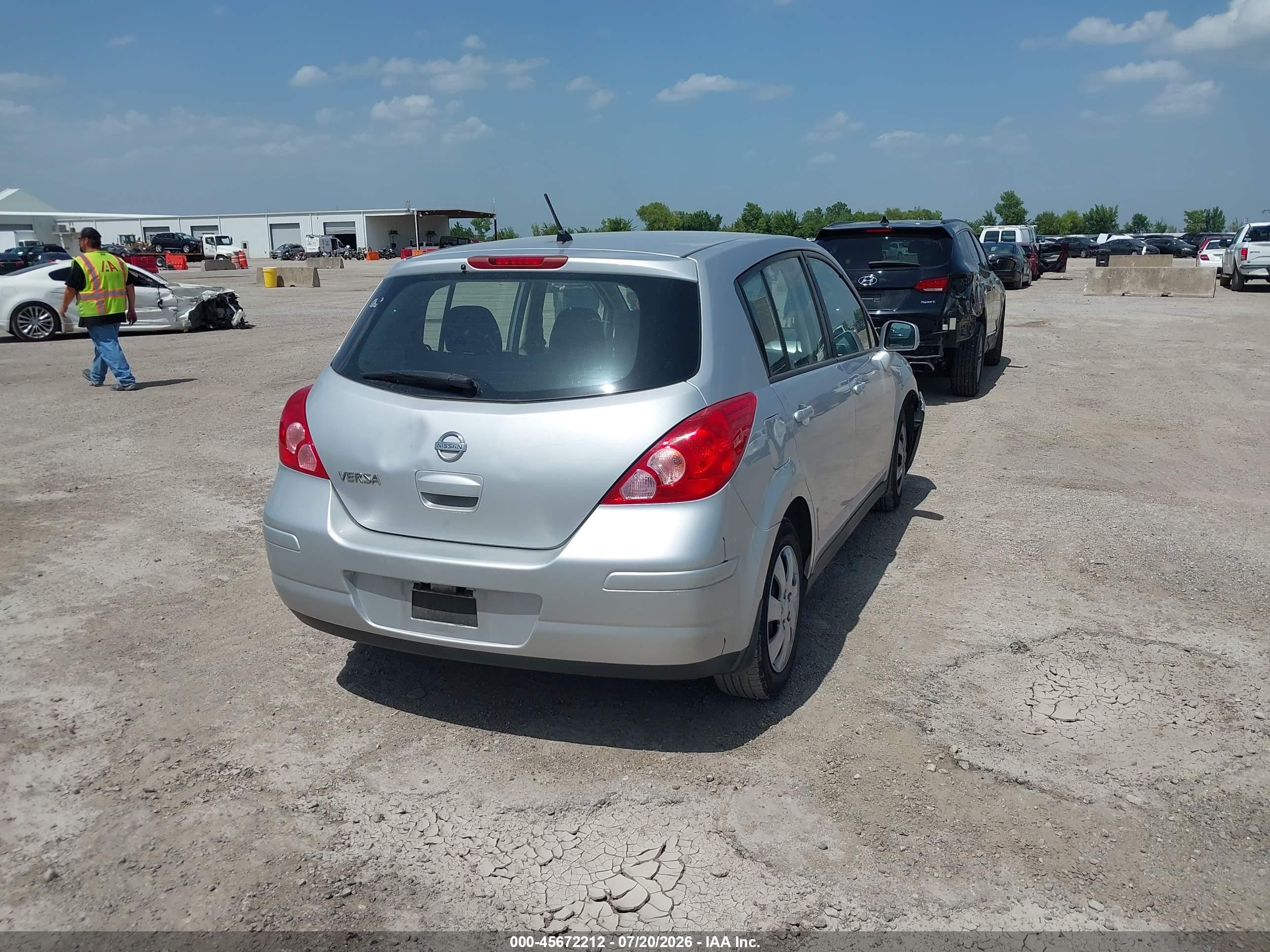2011 Nissan Versa 1.8s Silver vin: 3N1BC1CPXBL442176