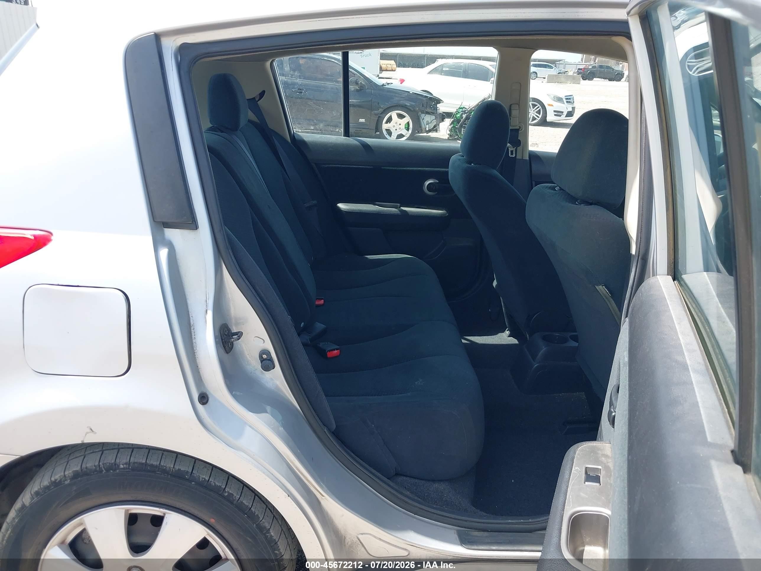 2011 Nissan Versa 1.8s Silver vin: 3N1BC1CPXBL442176