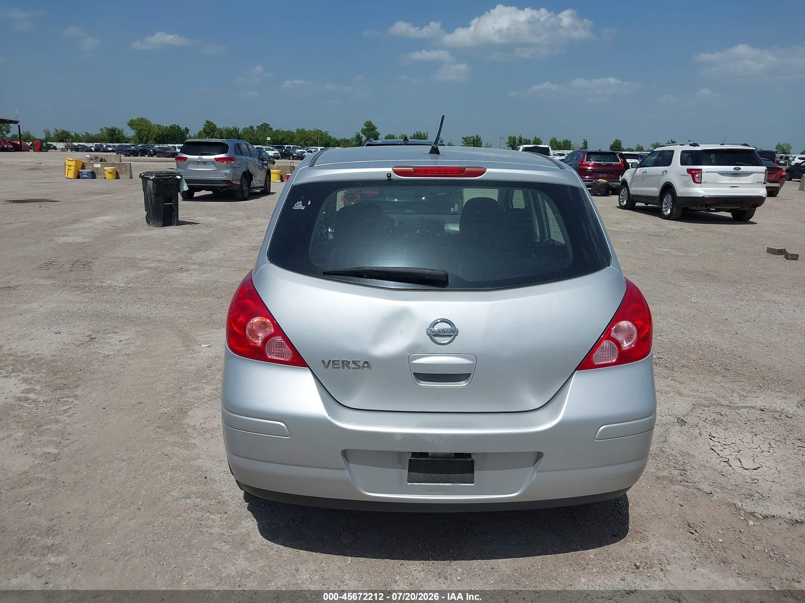 2011 Nissan Versa 1.8s Silver vin: 3N1BC1CPXBL442176