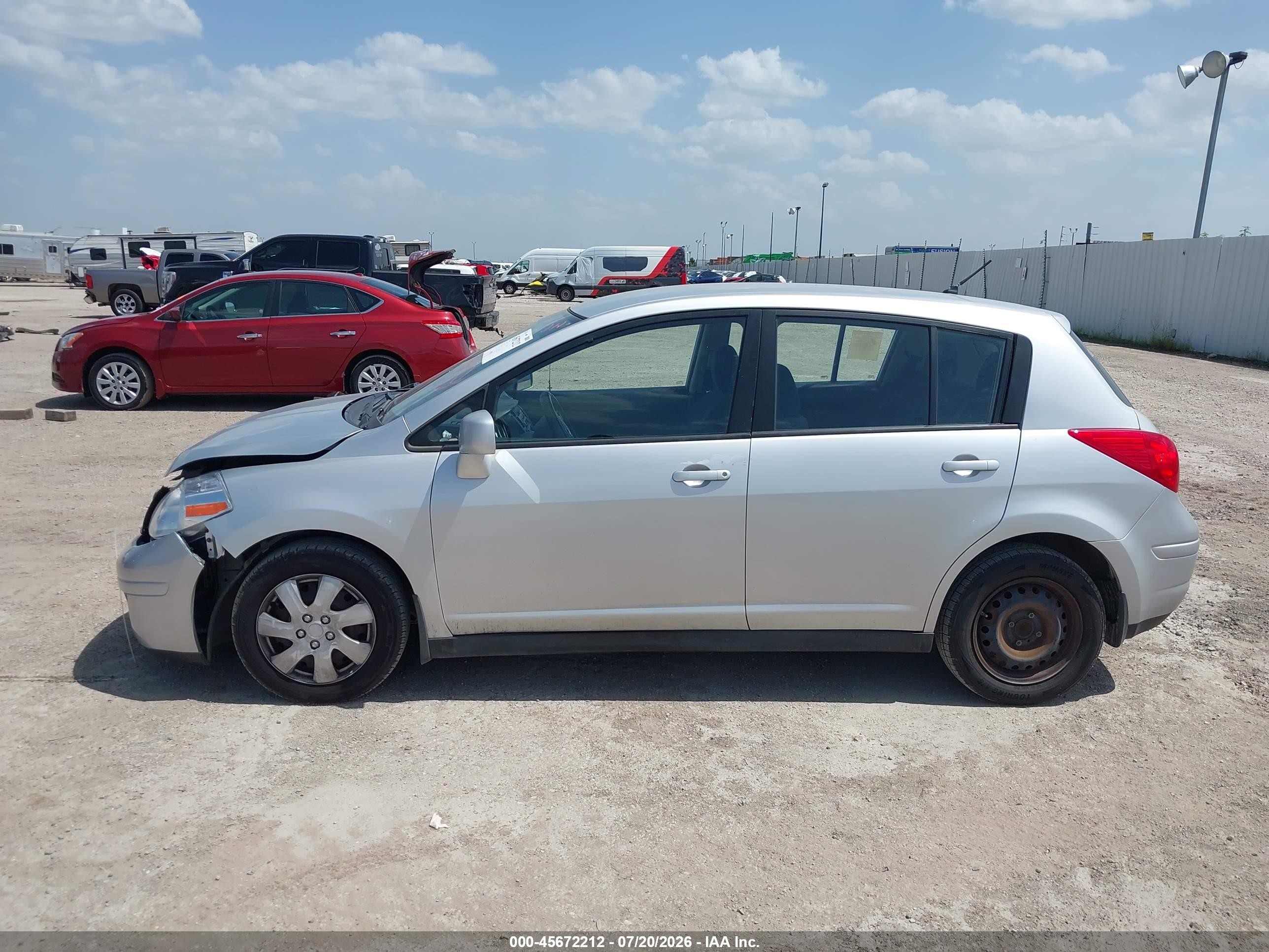 2011 Nissan Versa 1.8s Silver vin: 3N1BC1CPXBL442176