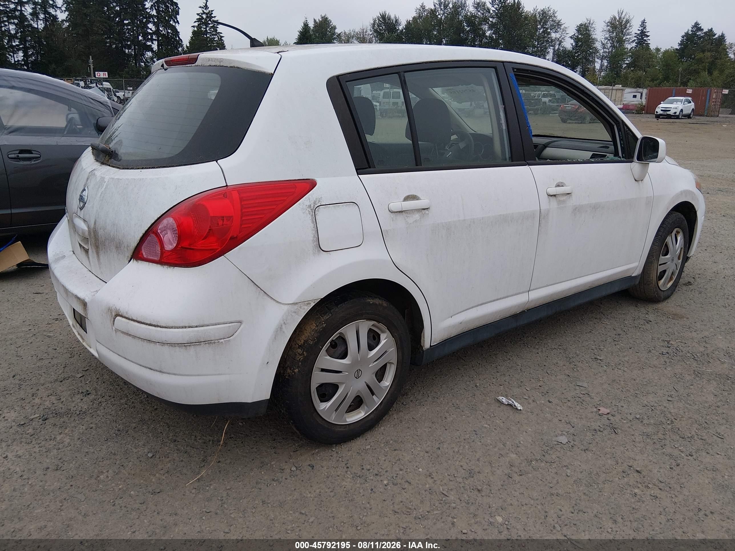 2011 Nissan Versa 1.8s Белый vin: 3N1BC1CPXBL495282