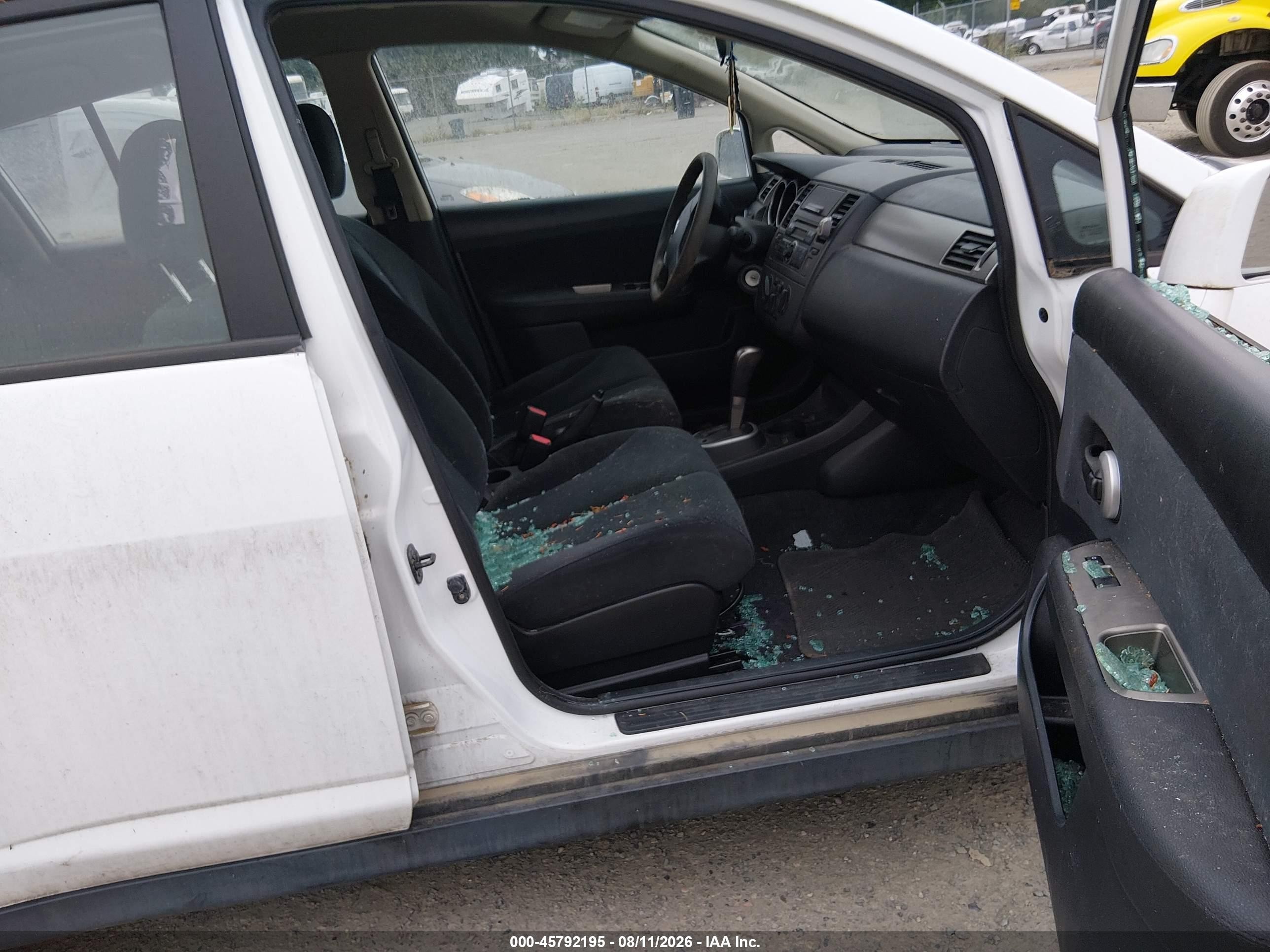 2011 Nissan Versa 1.8s Белый vin: 3N1BC1CPXBL495282