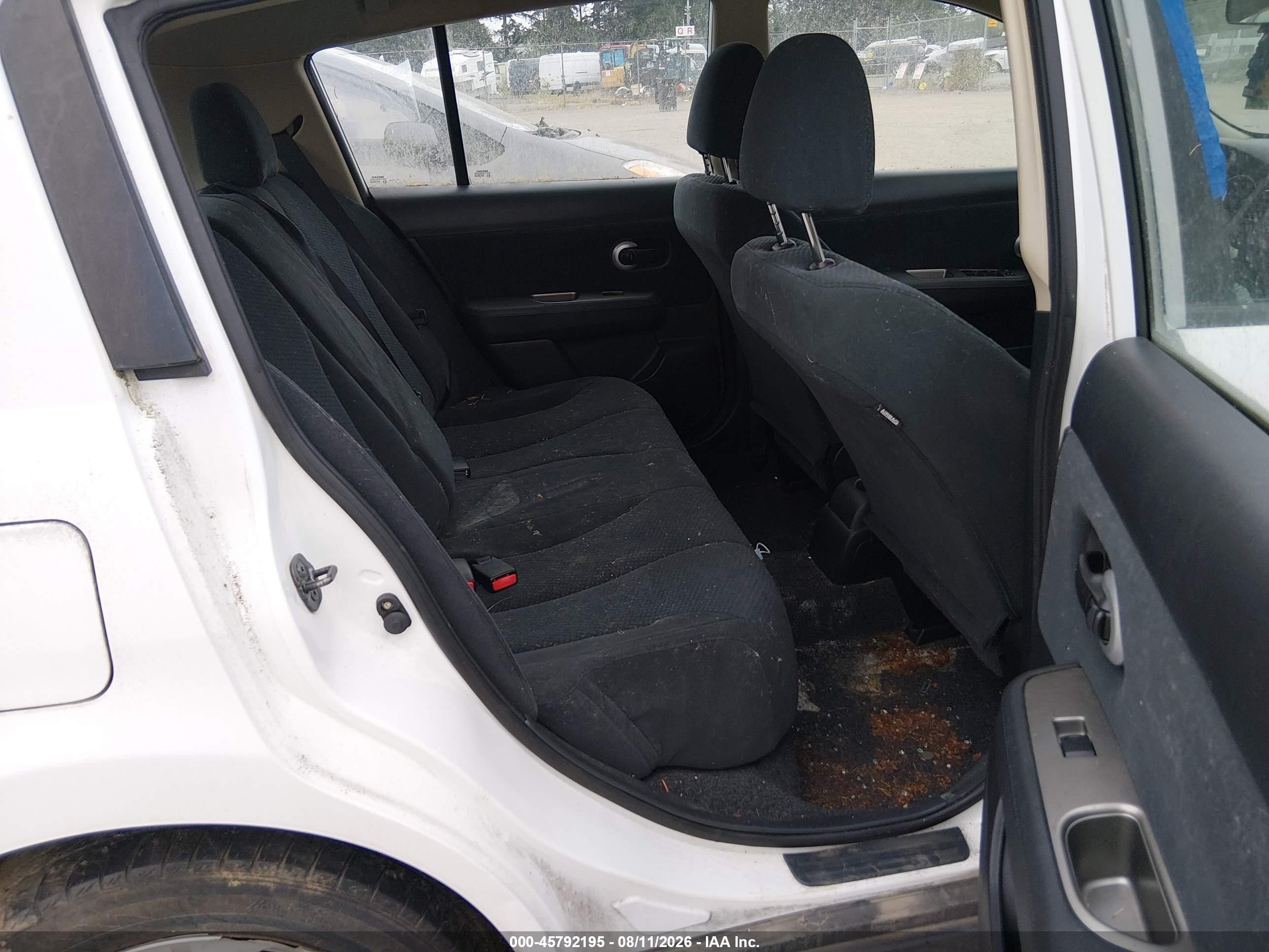 2011 Nissan Versa 1.8s Белый vin: 3N1BC1CPXBL495282
