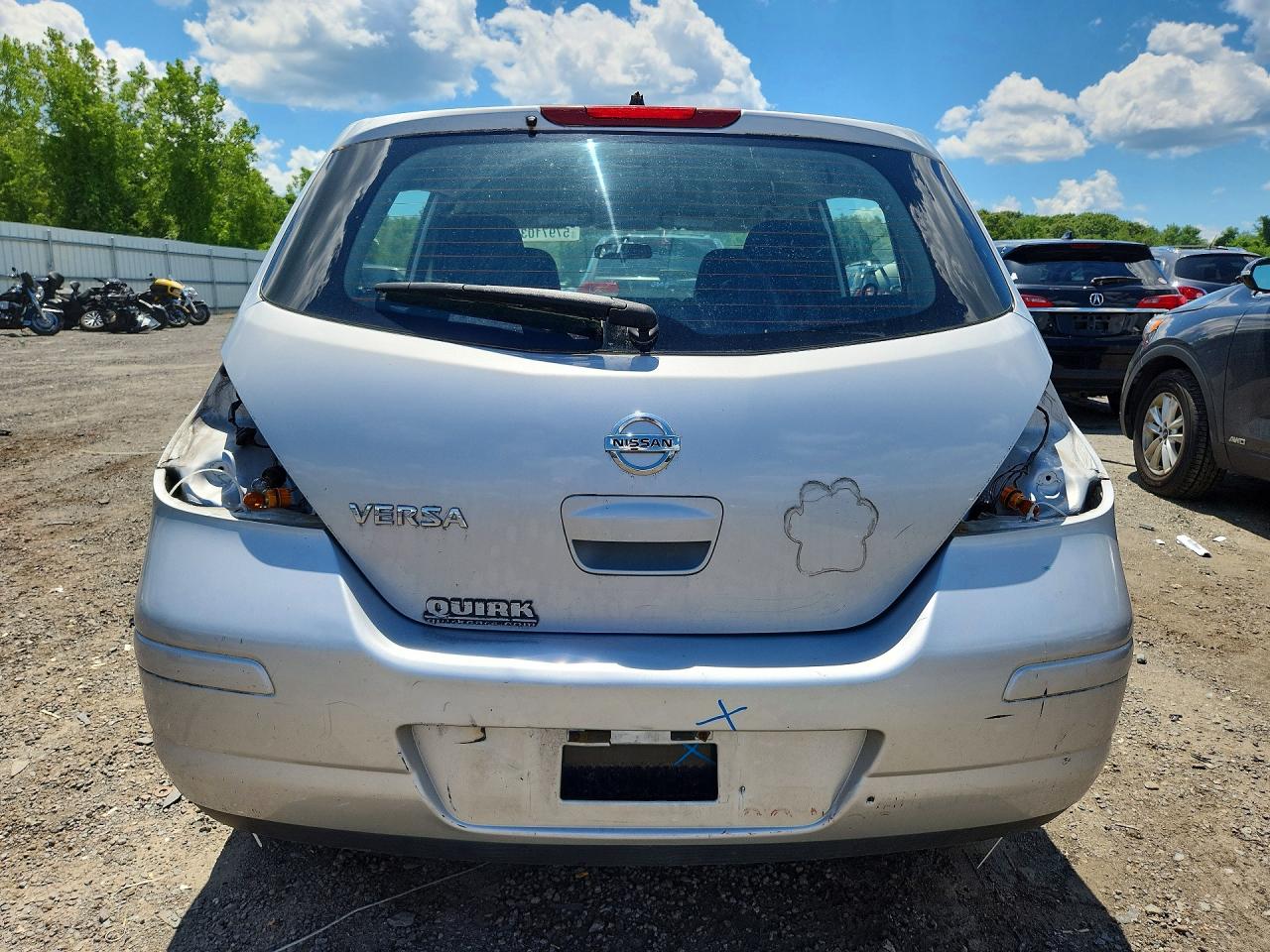 2011 Nissan Versa 1.8 S Серебряный vin: 3N1BC1CPXBL499011