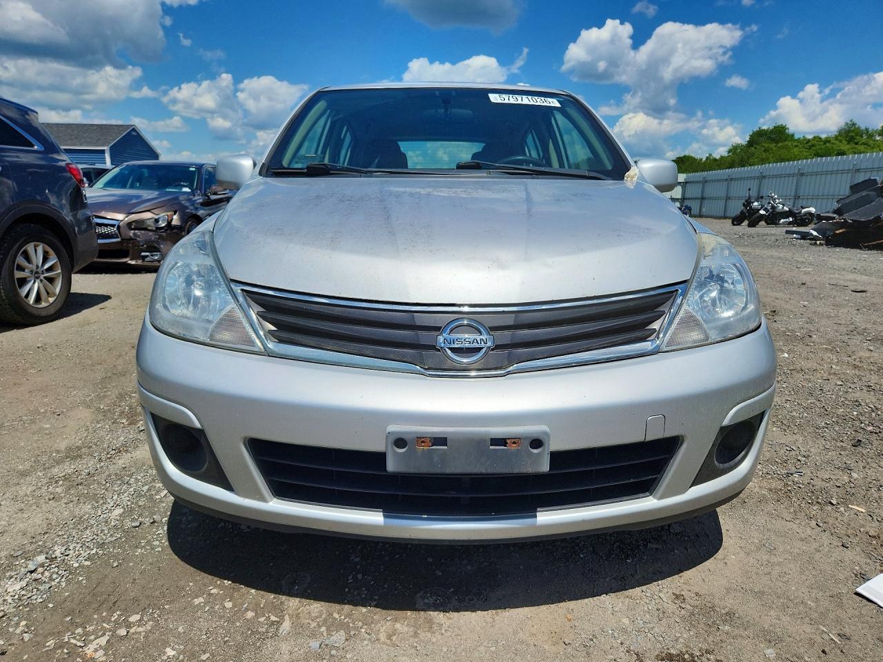 2011 Nissan Versa 1.8 S Серебряный vin: 3N1BC1CPXBL499011