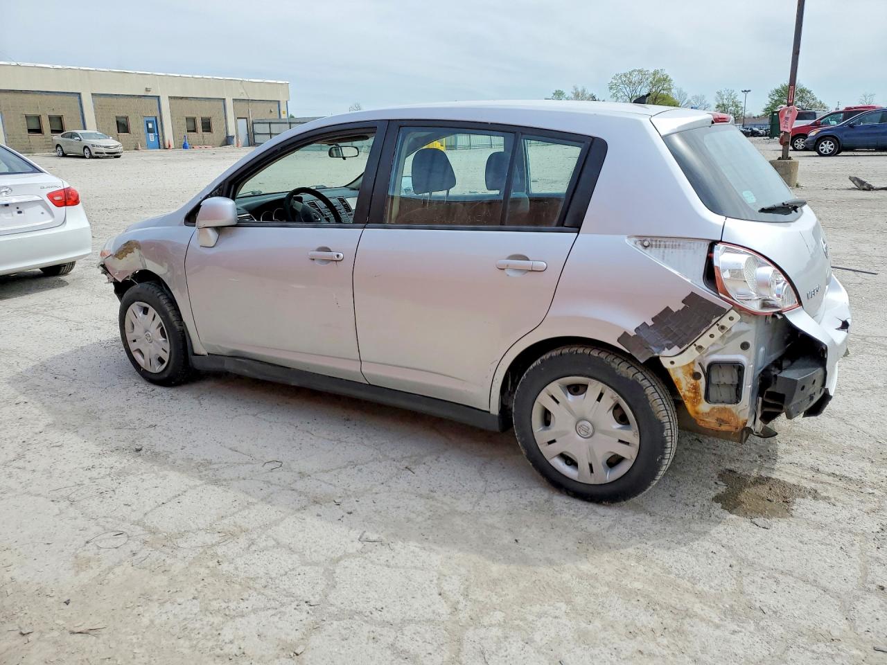 2011 Nissan Versa 1.8 S Silver vin: 3N1BC1CPXBL501369