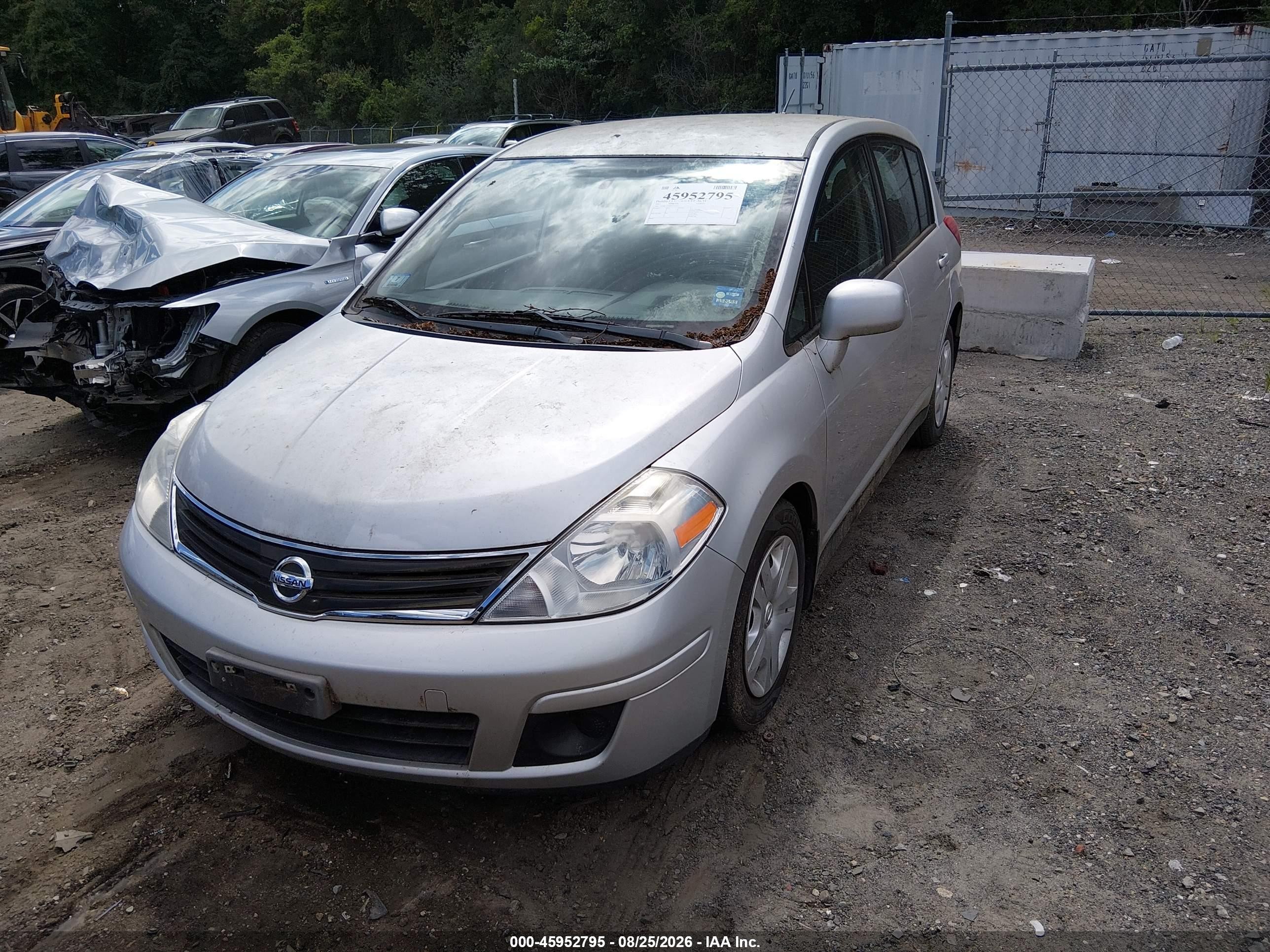 2011 Nissan Versa 1.8s Silver vin: 3N1BC1CPXBL507723