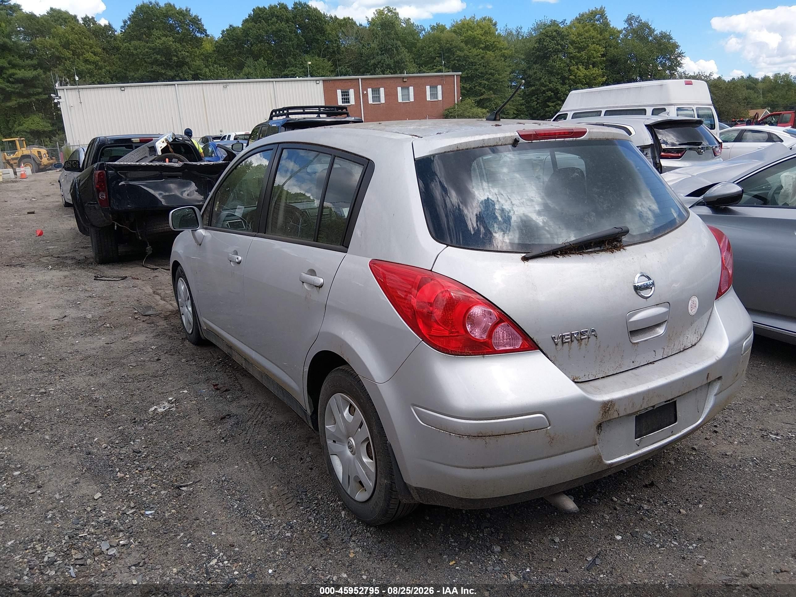 2011 Nissan Versa 1.8s Silver vin: 3N1BC1CPXBL507723