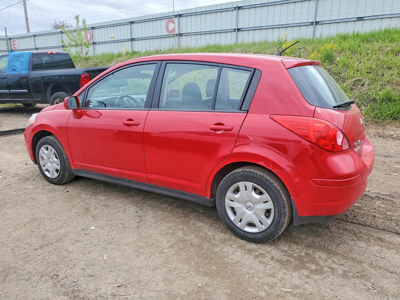 2011 Nissan Versa 1.8 S Red vin: 3N1BC1CPXBL517250