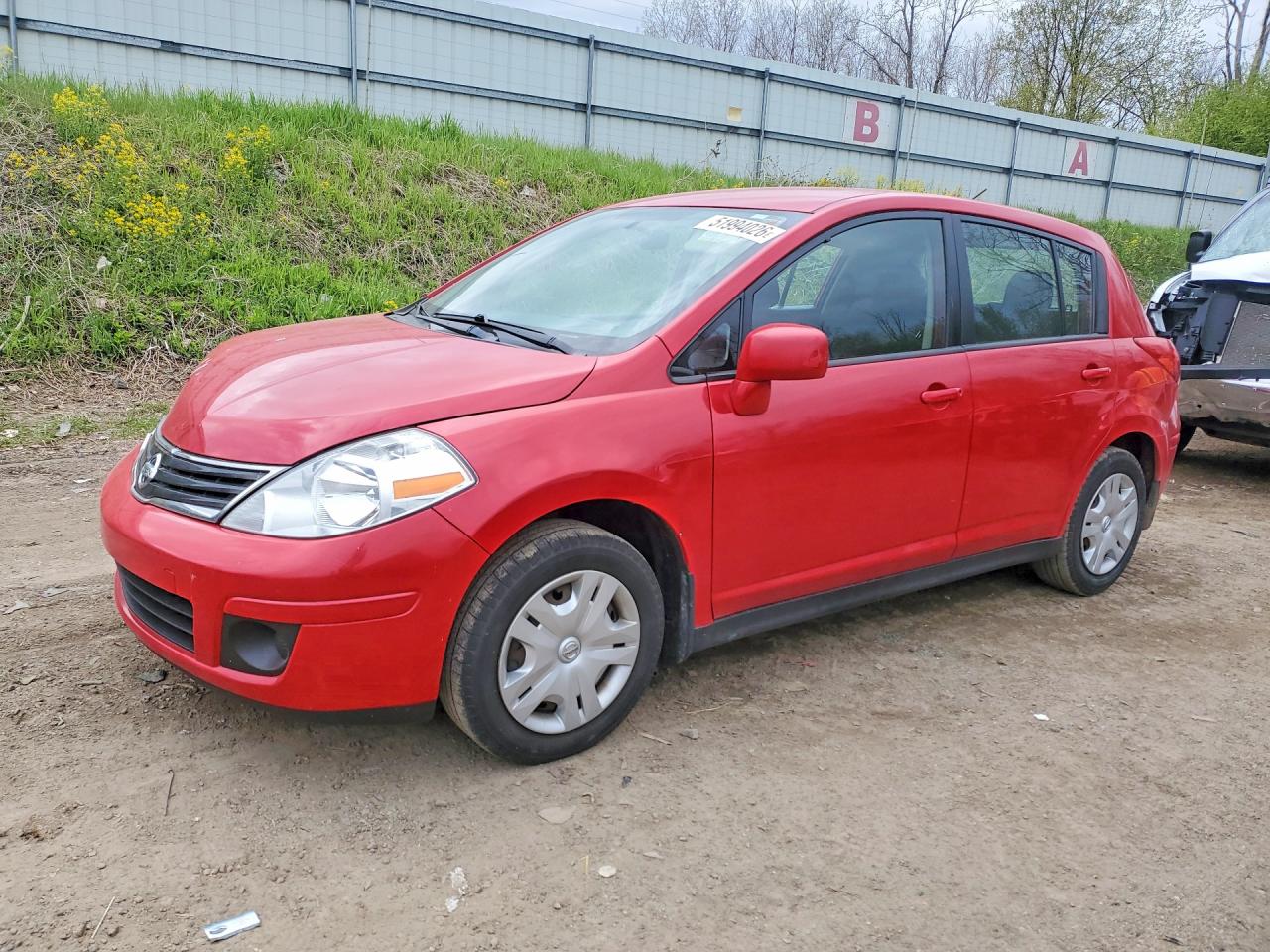 2011 Nissan Versa 1.8 S Red vin: 3N1BC1CPXBL517250