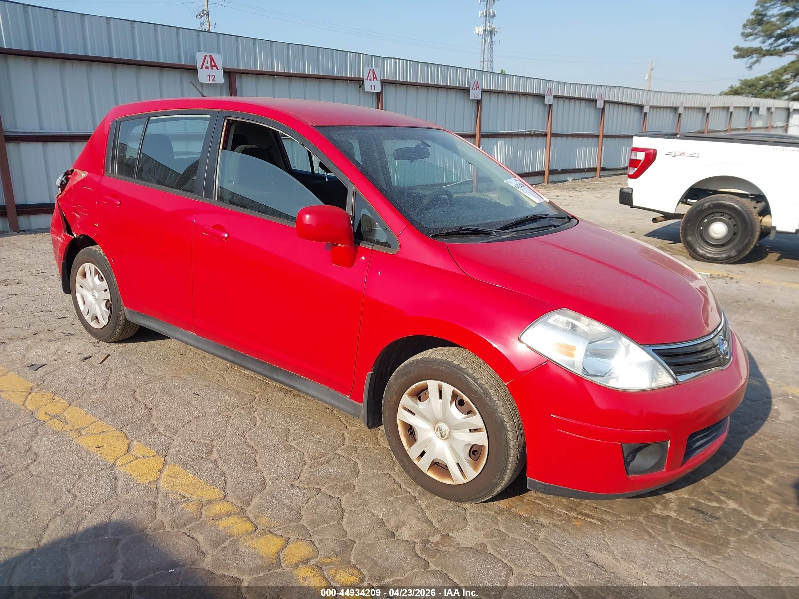 2012 Nissan Versa 1.8 S Красный vin: 3N1BC1CPXCK266916