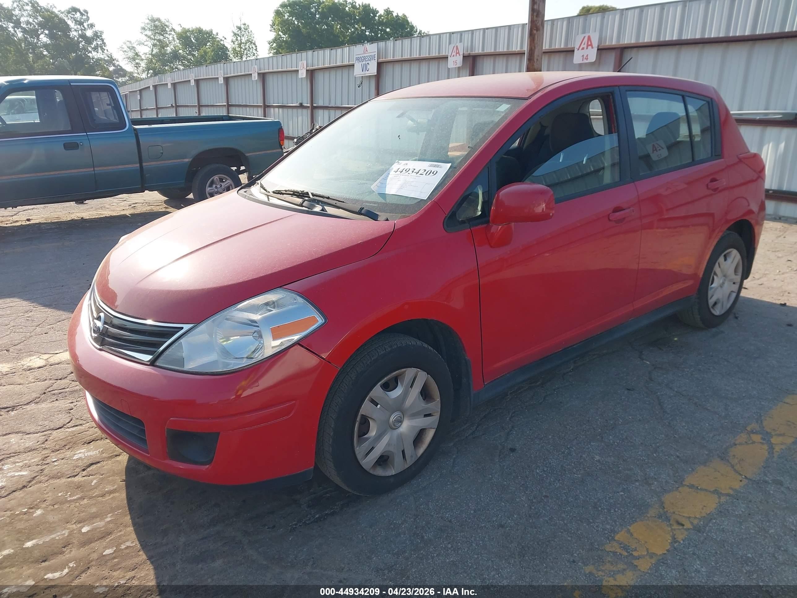 2012 Nissan Versa 1.8 S Красный vin: 3N1BC1CPXCK266916