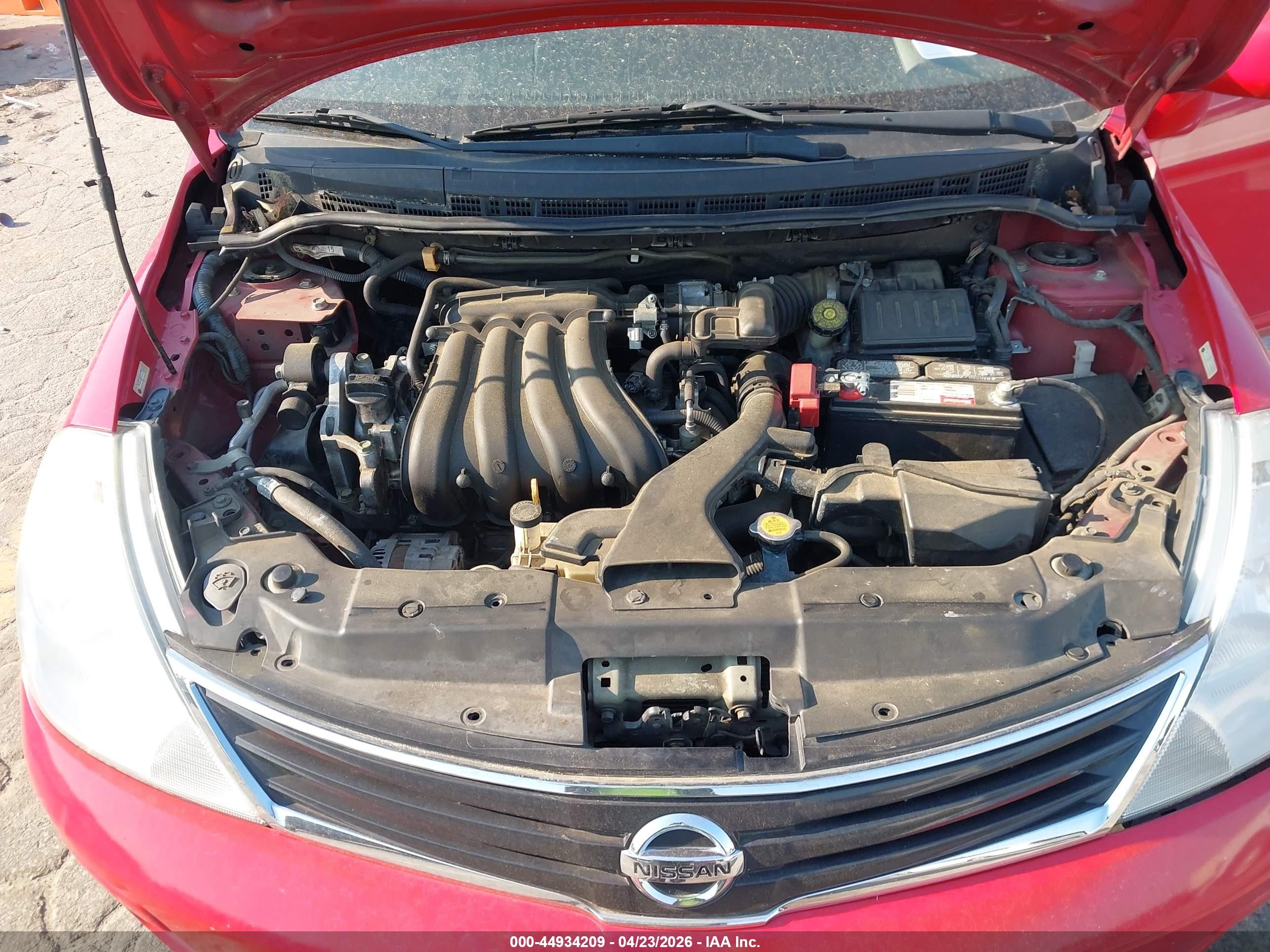 2012 Nissan Versa 1.8 S Красный vin: 3N1BC1CPXCK266916