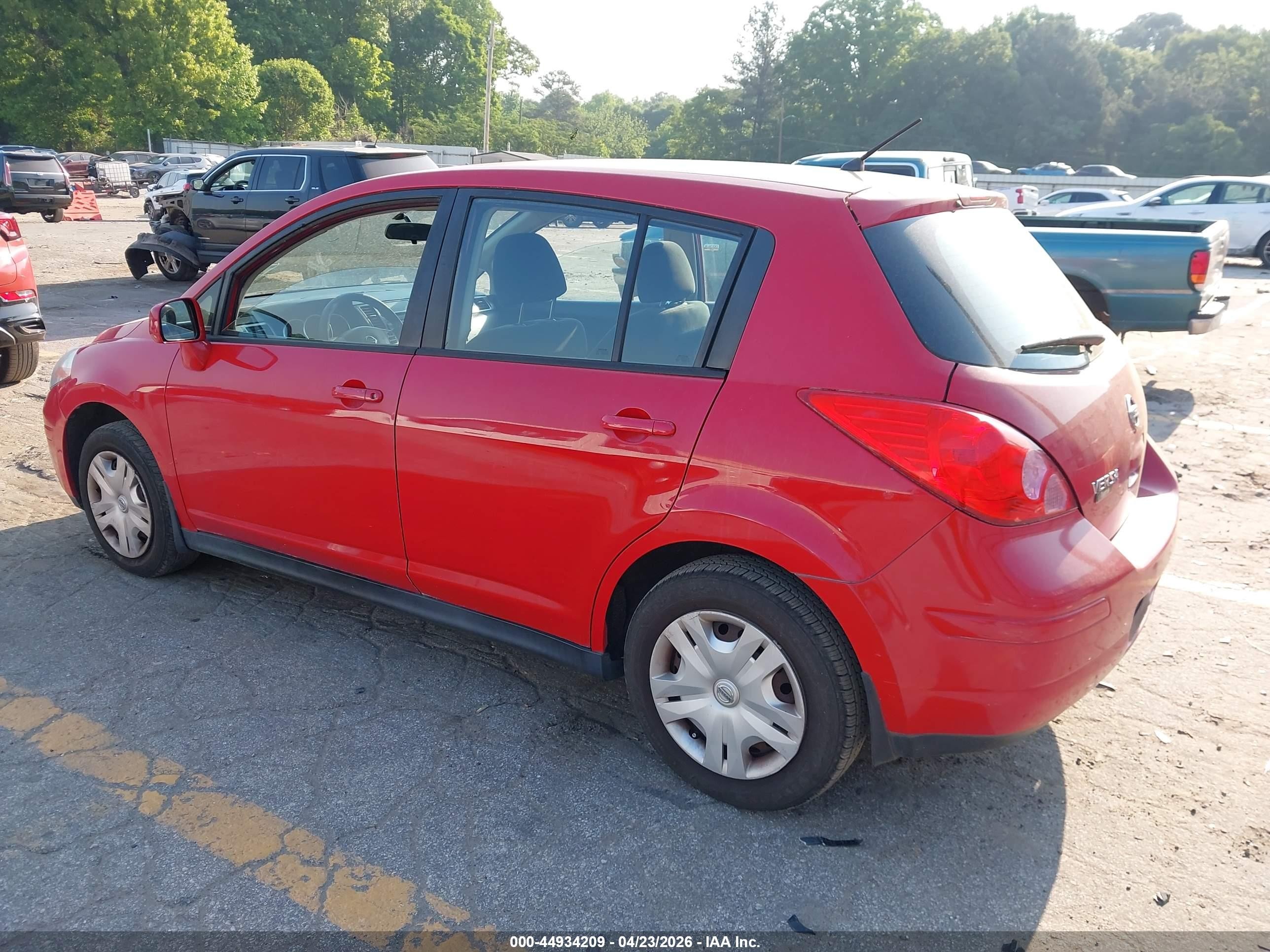 2012 Nissan Versa 1.8 S Красный vin: 3N1BC1CPXCK266916