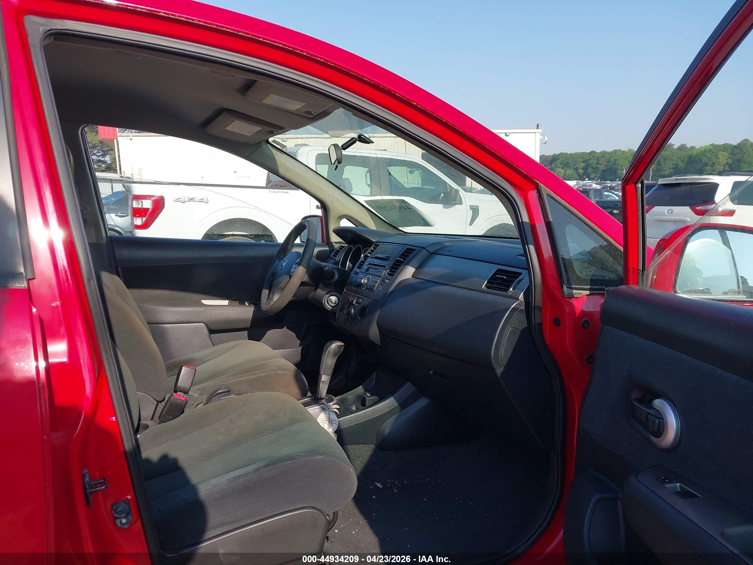 2012 Nissan Versa 1.8 S Красный vin: 3N1BC1CPXCK266916