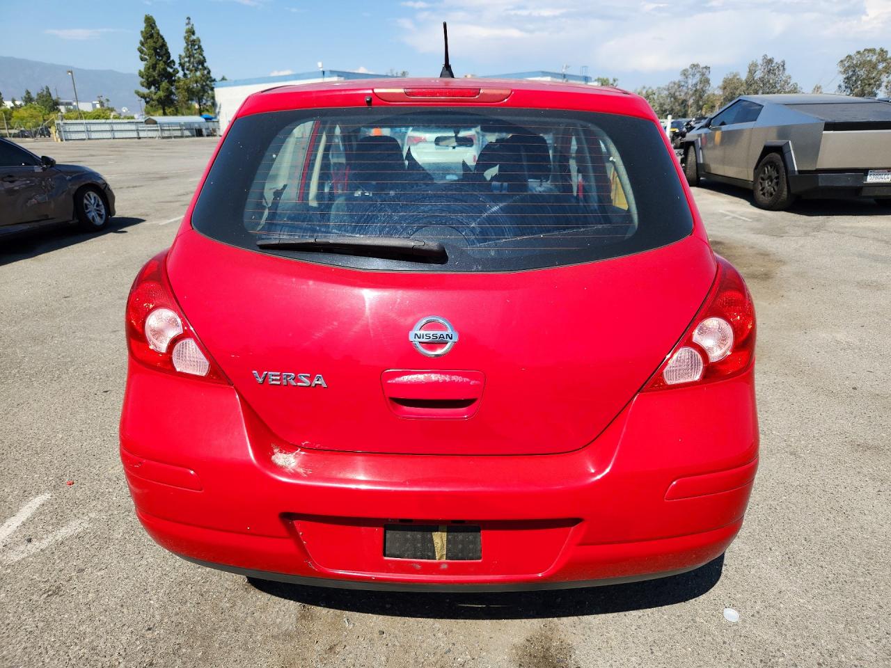 2012 Nissan Versa 1.8 S Red vin: 3N1BC1CPXCK814218