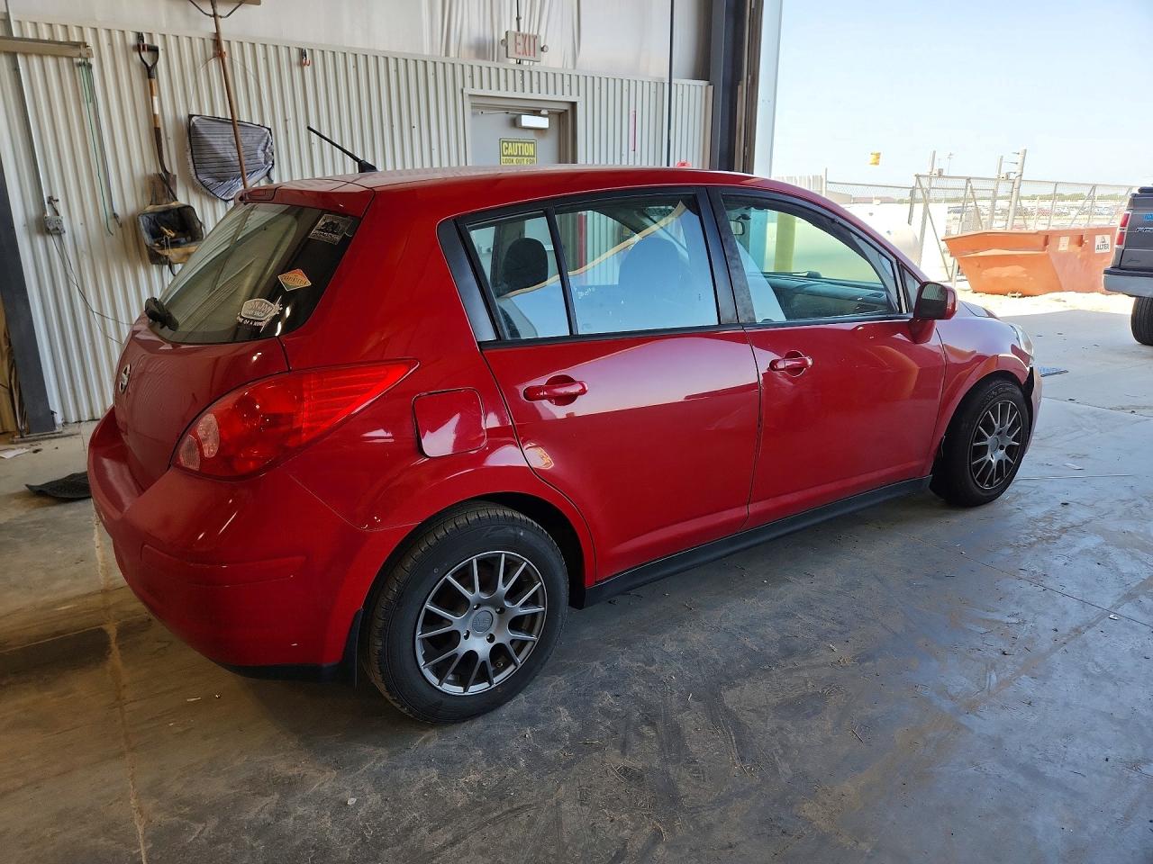 2012 Nissan Versa 1.8 S Red vin: 3N1BC1CPXCL368355