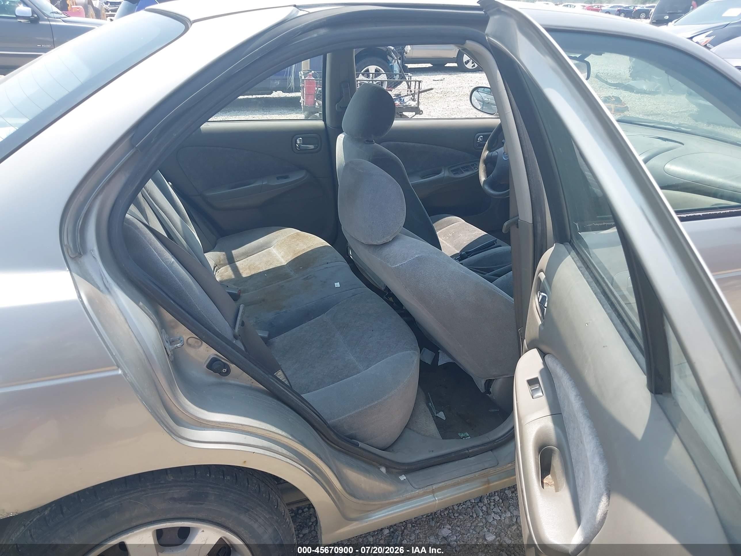 2001 Nissan Sentra Gxe Gold vin: 3N1CB51D01L510829