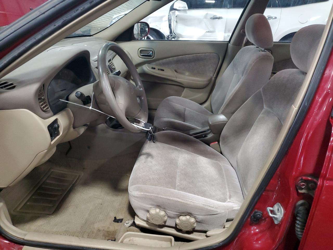 2000 Nissan Sentra Base Красный vin: 3N1CB51D0YL312150