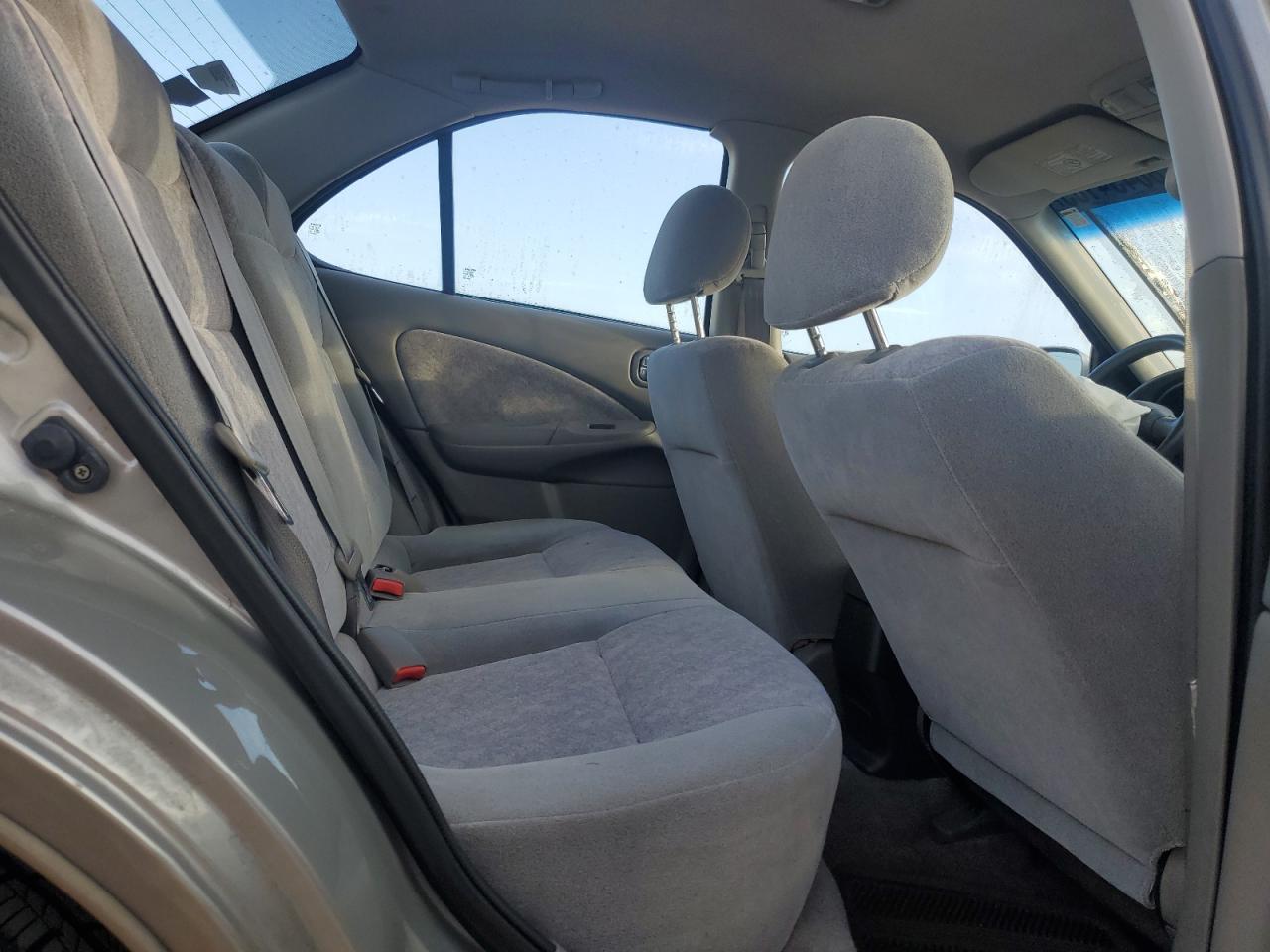 2000 Nissan Sentra Base Beige vin: 3N1CB51D1YL307832