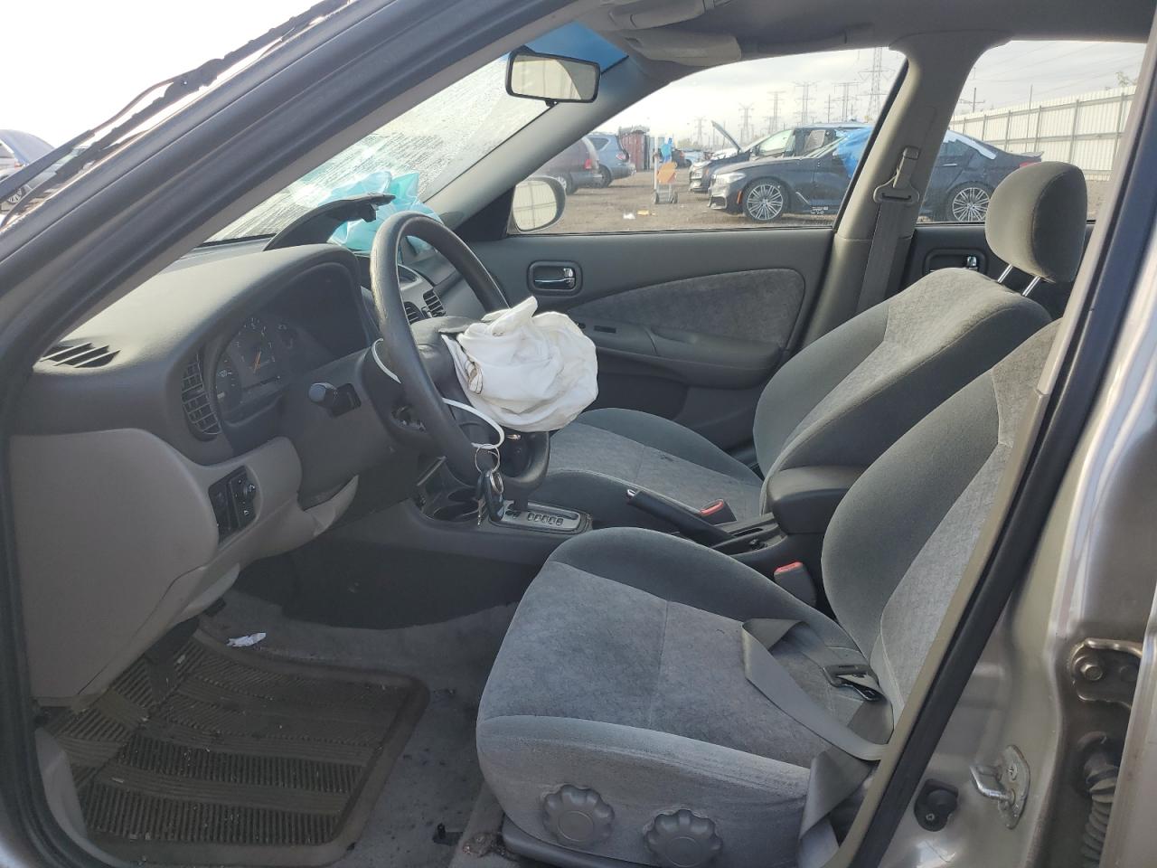 2000 Nissan Sentra Base Beige vin: 3N1CB51D1YL307832