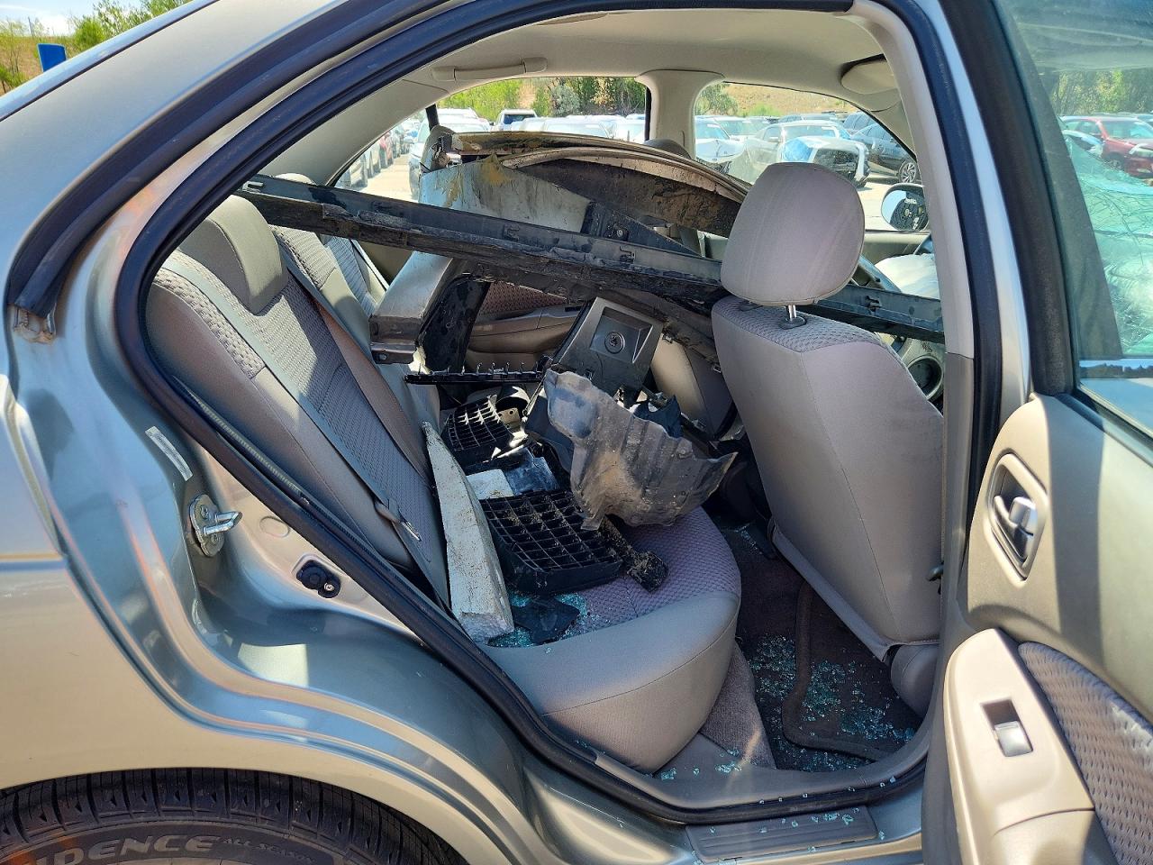 2004 Nissan Sentra 1.8 Silver vin: 3N1CB51D24L488076