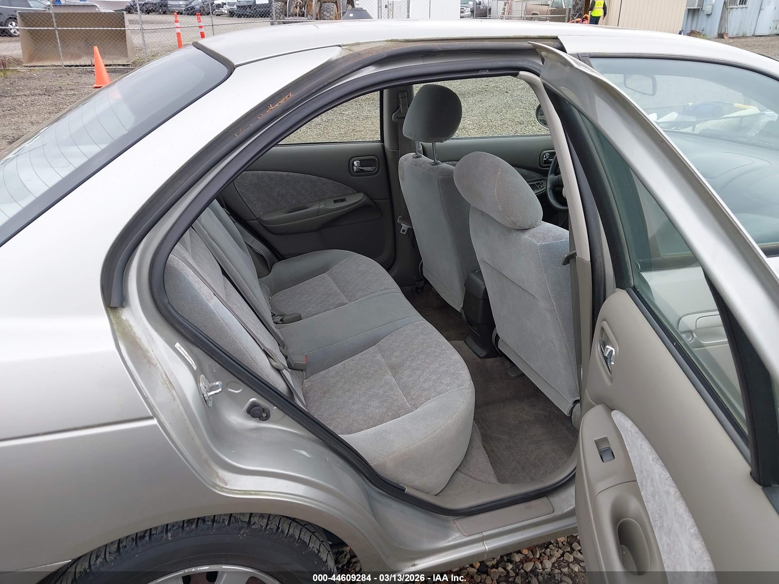2000 Nissan Sentra Gxe/xe Tan vin: 3N1CB51D2YL300419