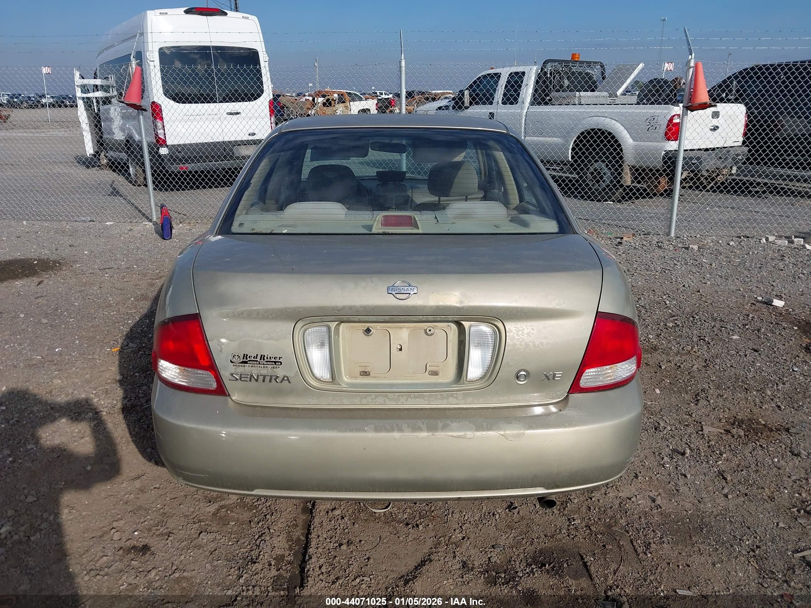 2000 Nissan Sentra Gxe/xe Gold vin: 3N1CB51D2YL304907